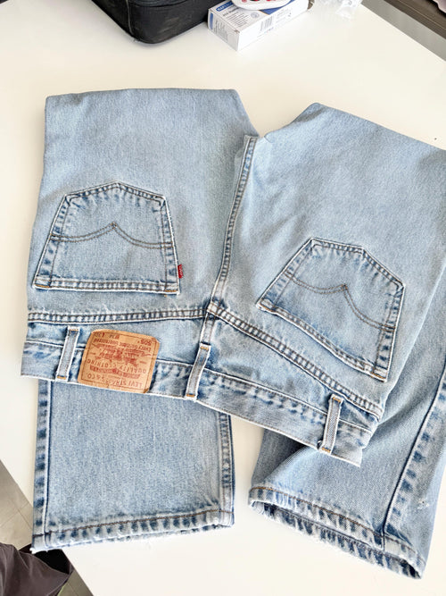 Levis 505s  vintage w30/32 L29 light faded blue 505s made in Columbia 90s straight leg jeans 505 30”/32” waist
