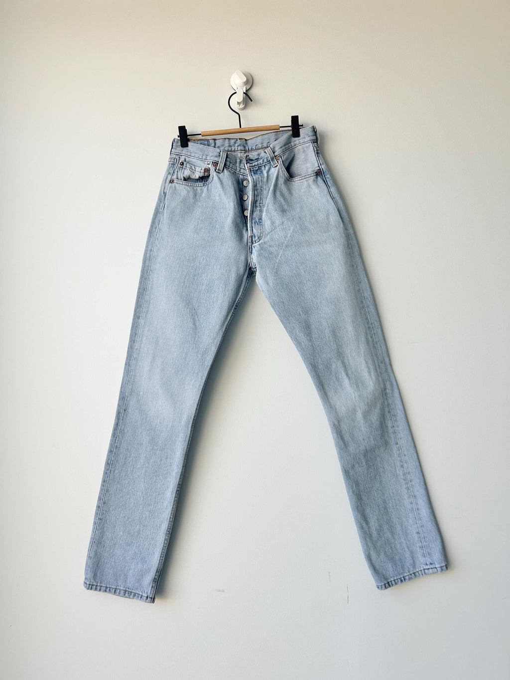w28 L31 Levi’s Levis 501 vintage light blue shade straight leg jeans made in USA 90s levis 501 vintage 27”/28” waist decuk