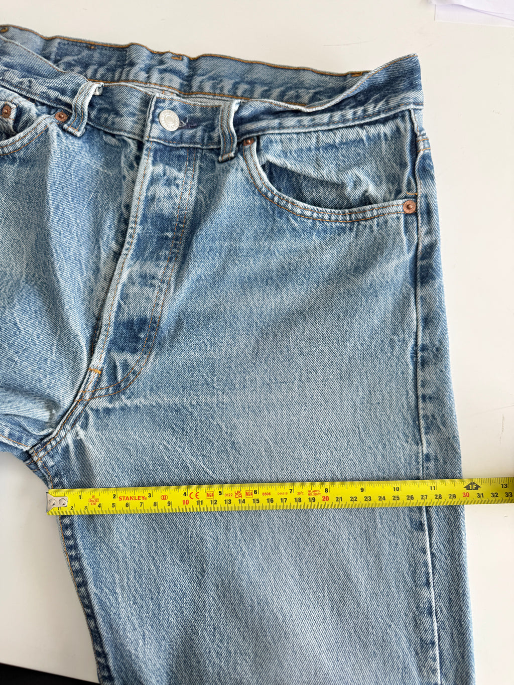 W32 L27 vintage Levis 501 31/32” measured unique faded blue denim 90s USA Levi’s 501s