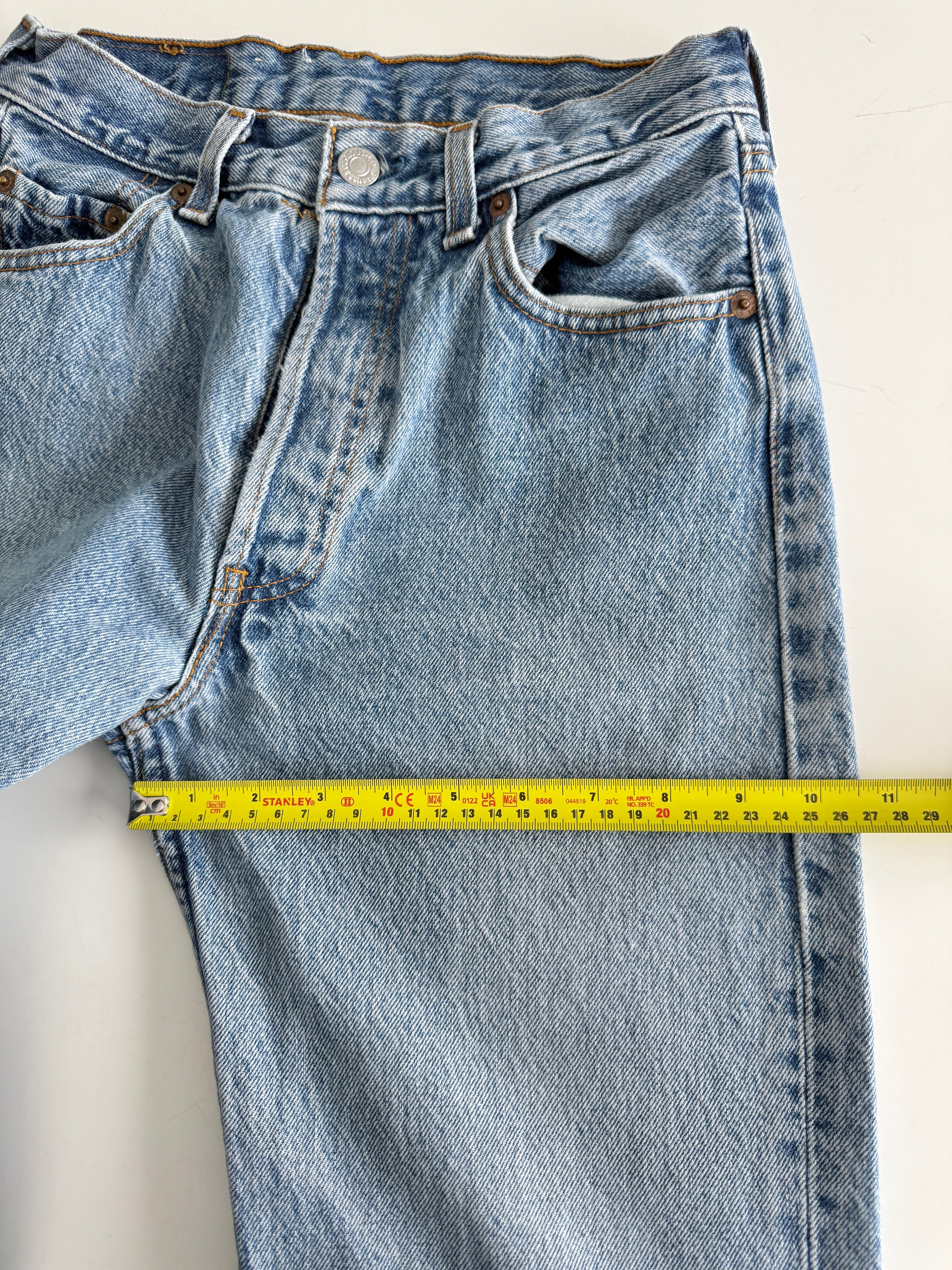 W25 L32 vintage Levis 501 25” measured waist blue 501s made in 80s