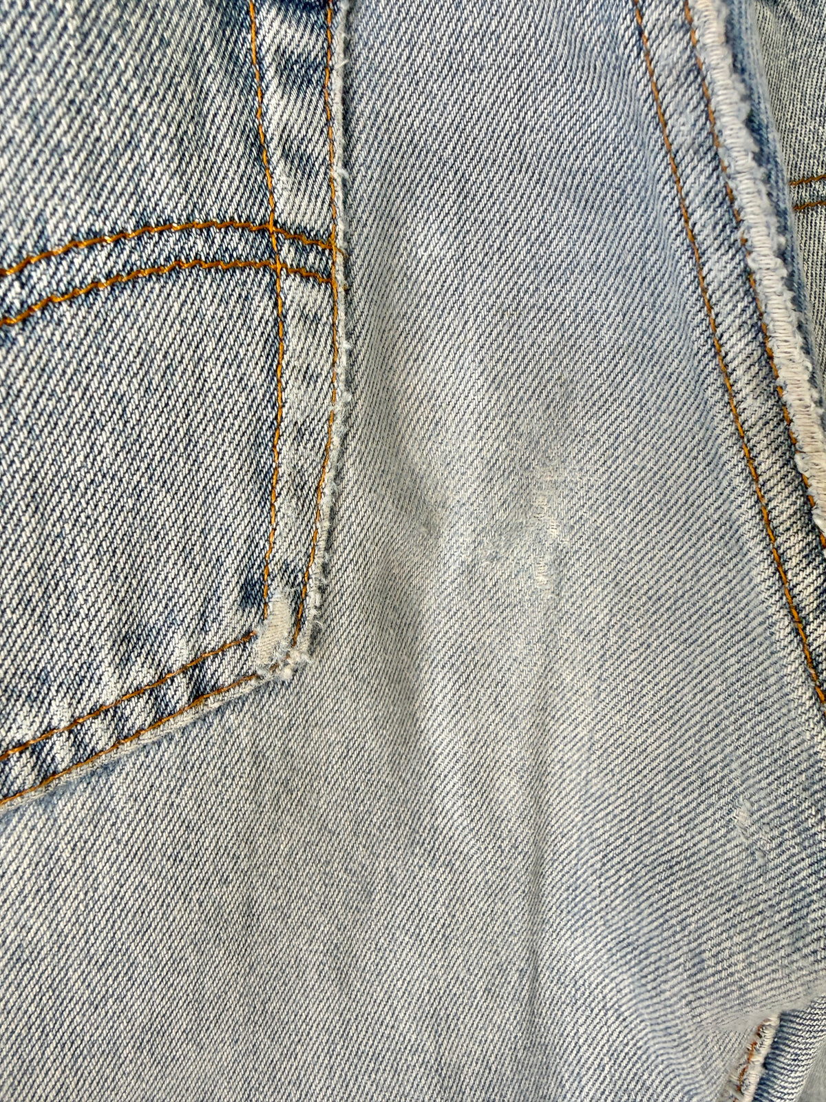 Soft W27 L32 vintage Levis 501s 26/27” measured light blue faded 90s USA 501s slim hips