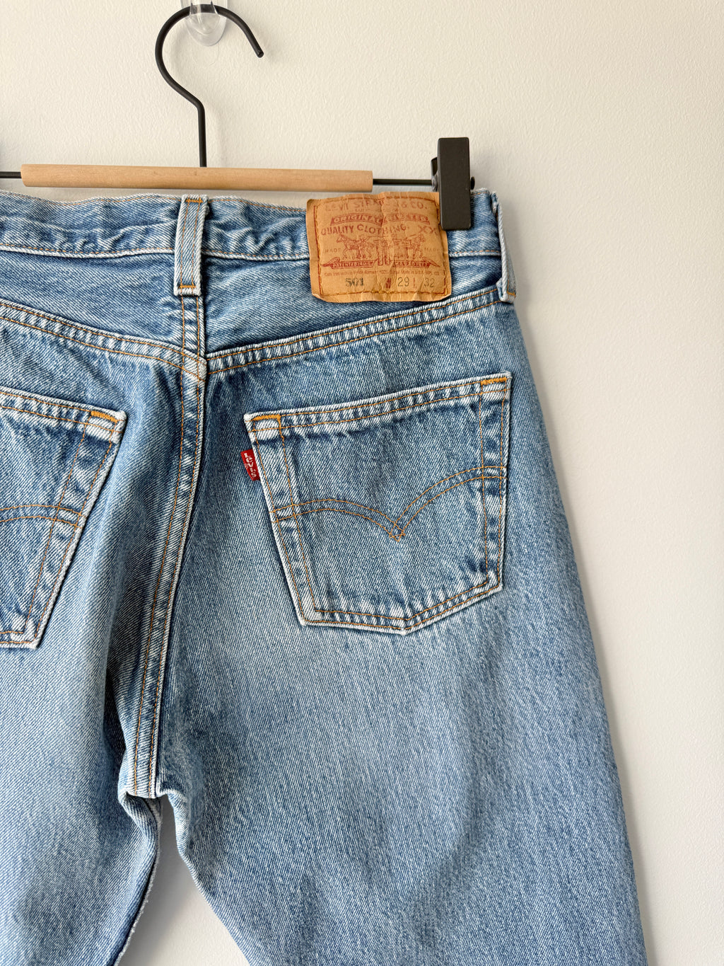 W27 L31 vintage Levis 501s 27” measured dark faded blue 501s 90s USA