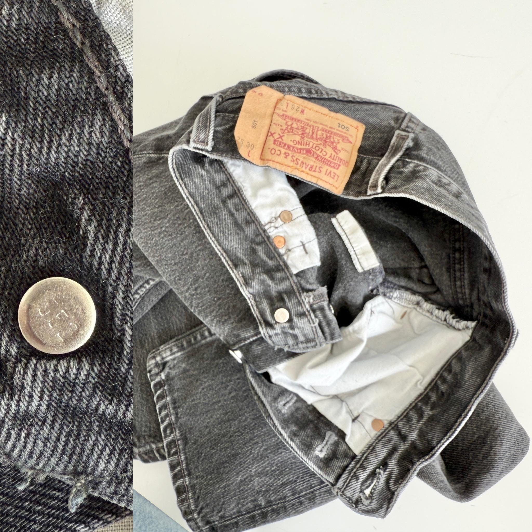 W24 L30 Levis 501 vintage 23-24” waist medium blue 501s made in USA 90s (mayuk)