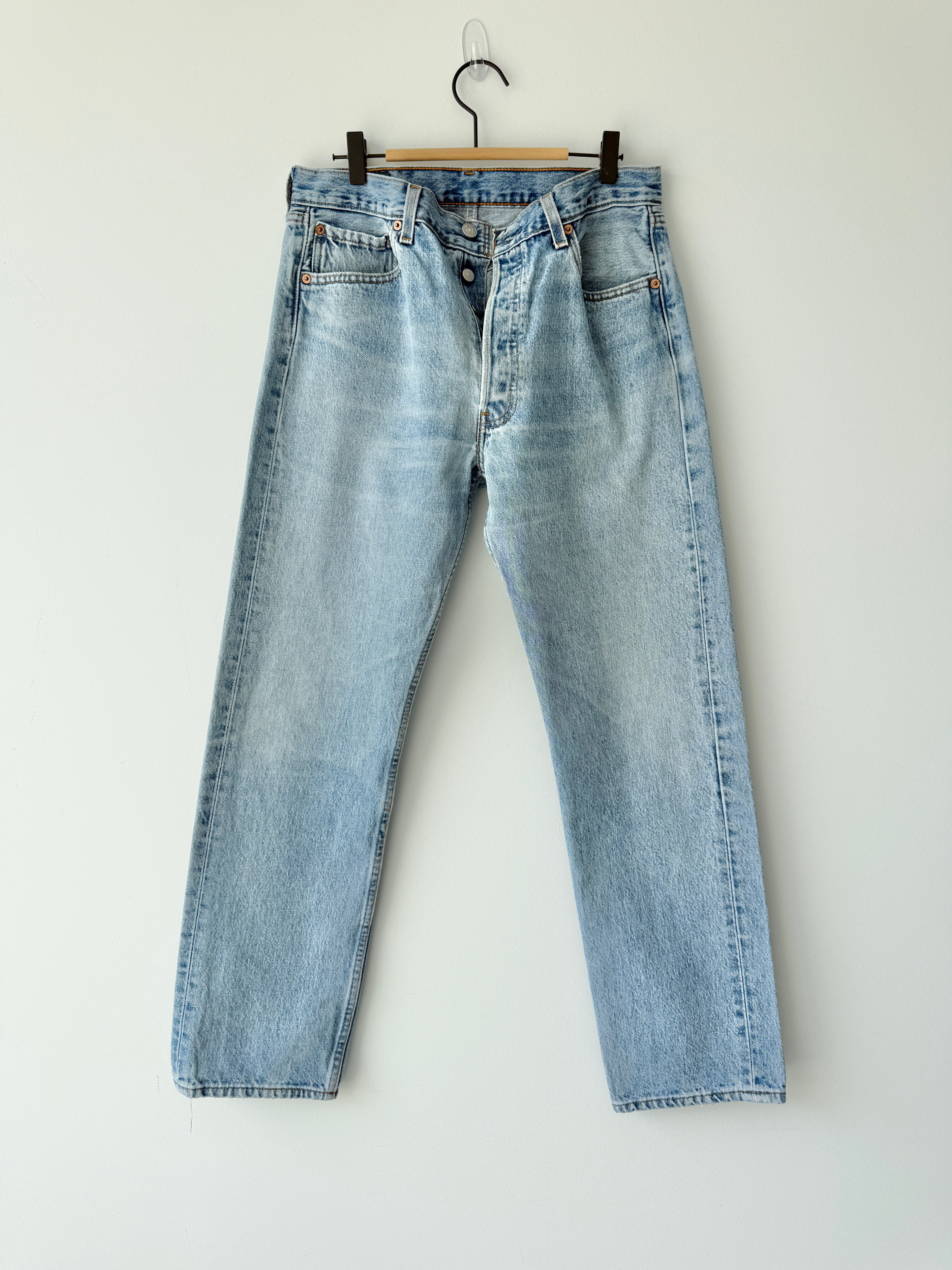 W31 L30 vintage Levis 501 30/31” measured waist medium faded blue 501s amazing fade 90s USA denim