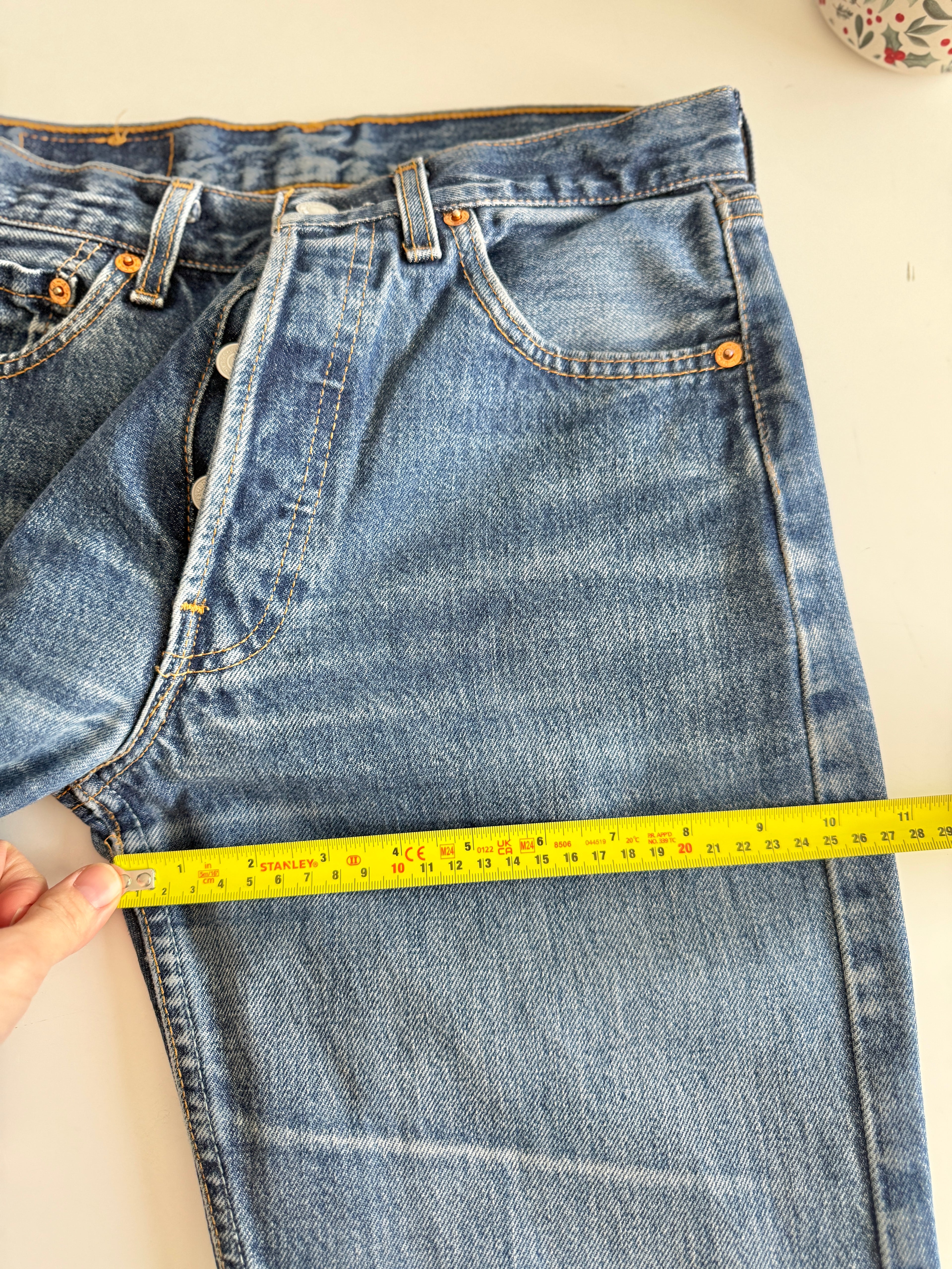 W27 L32 vintage Levis 501 26-27” measured dark blue denim made in 90s flare