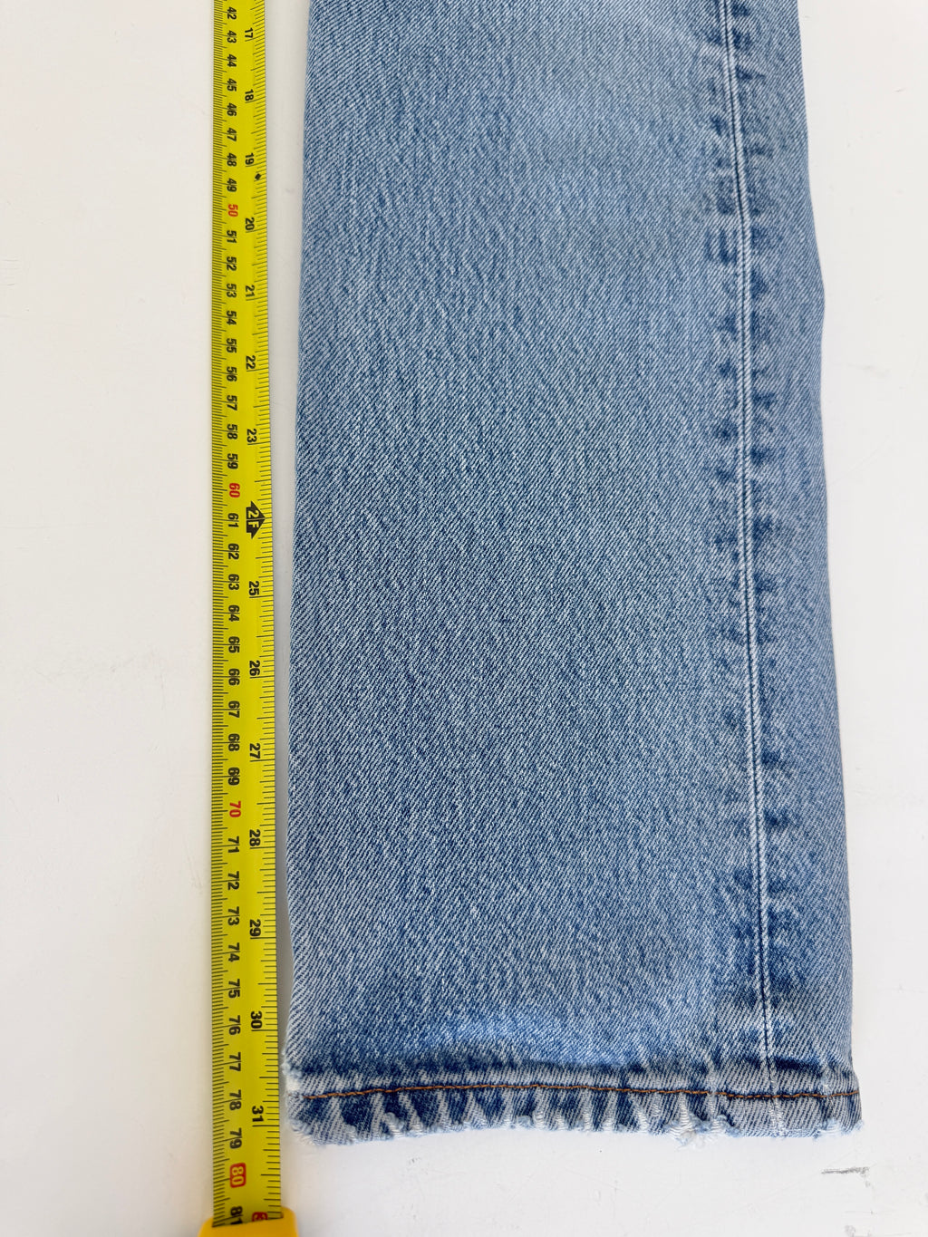 W26 L31 vintage Levis 501 25/26” measured waist medium light blue 501s Y2K wallet mark and cool fades nl