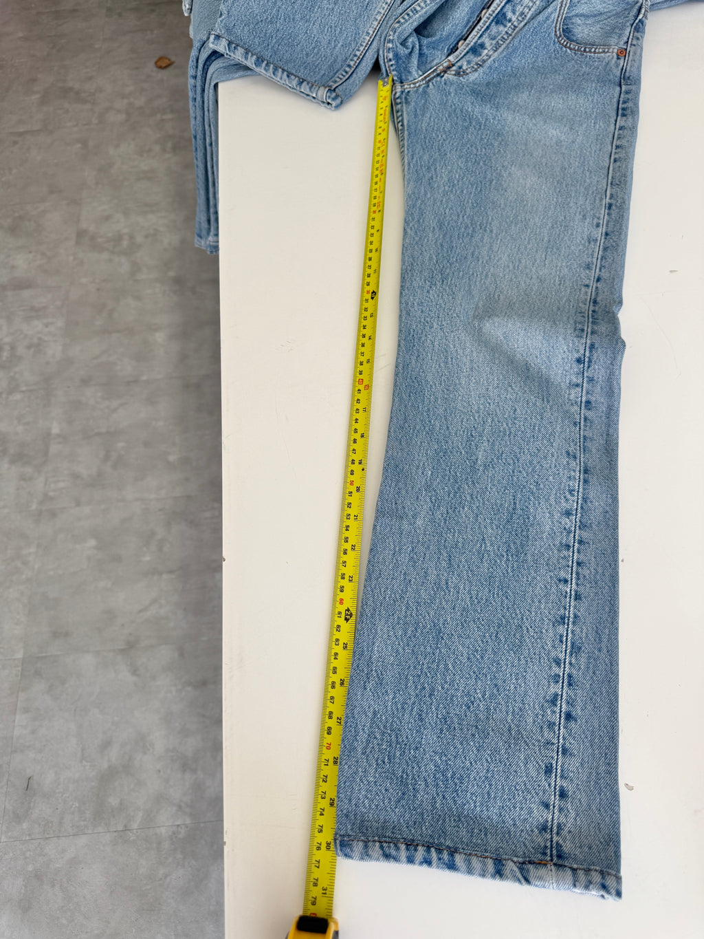 W26 L30 vintage Levis 501 25/26” measured waist medium blue 501s made in 90s