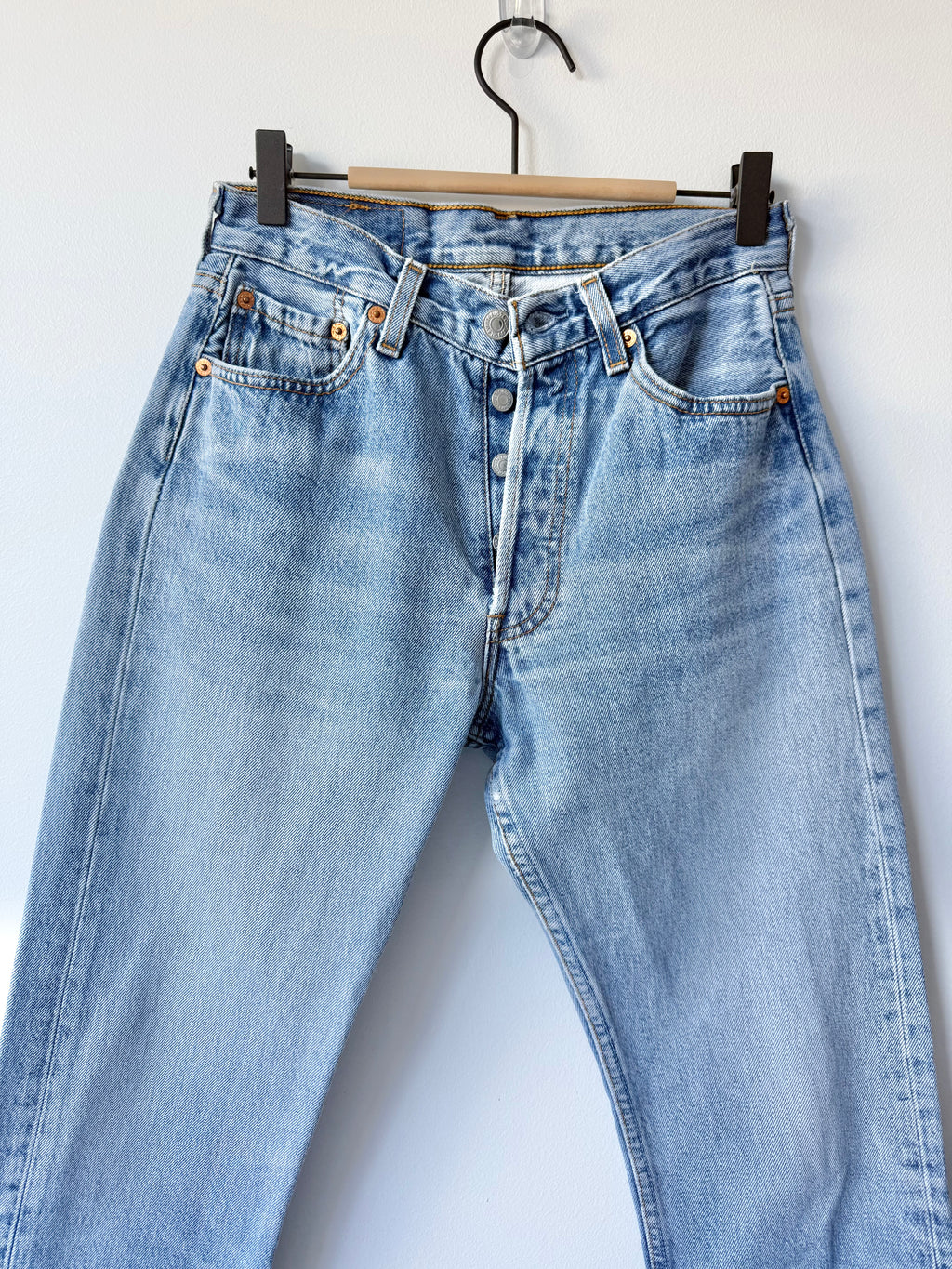 W26 L30 vintage Levis 501 light medium blue 25/26” measured waist 90s levis 501s