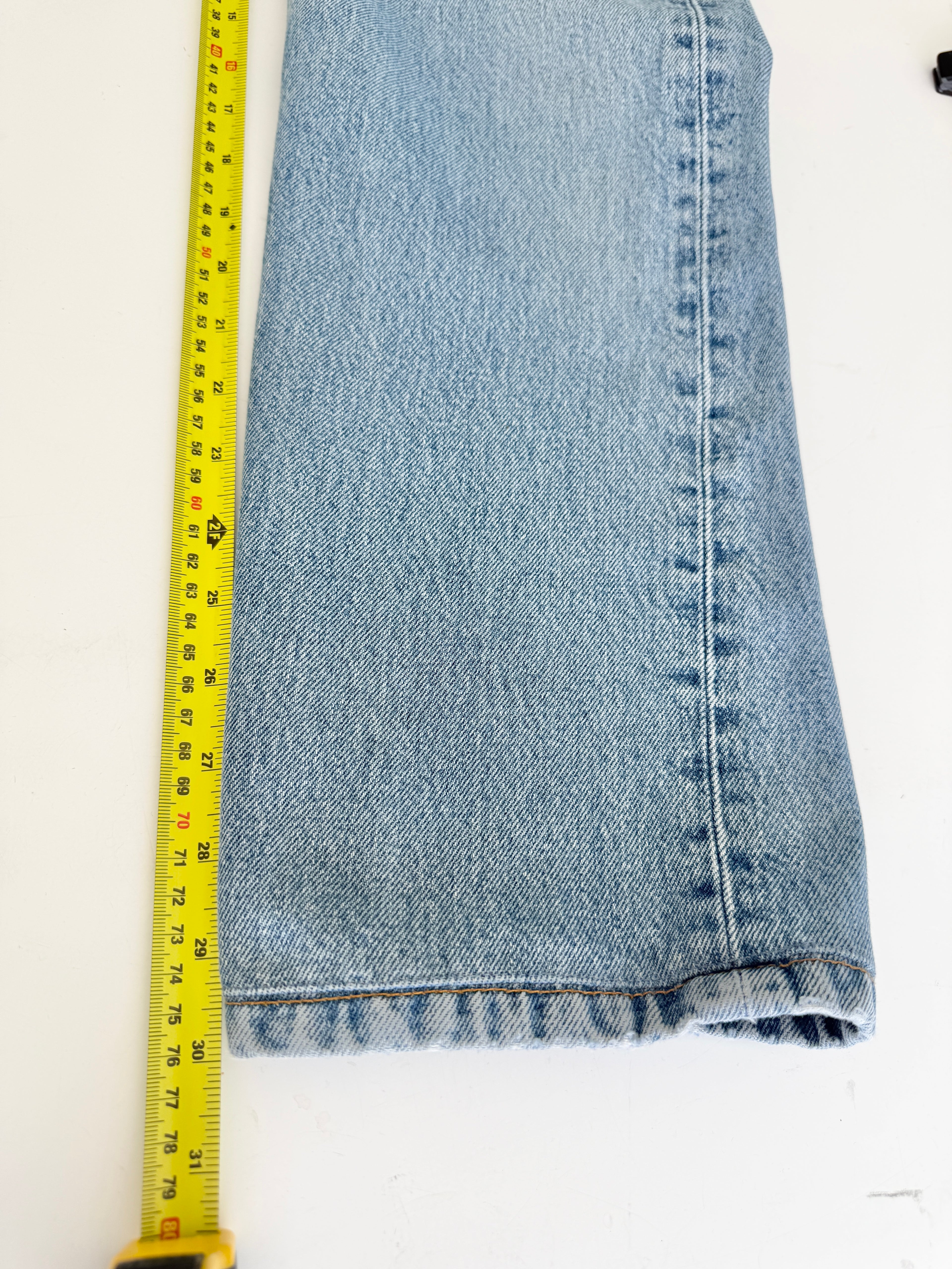 W25 L30 vintage Levis 501 25” light medium blue Levi’s 501s