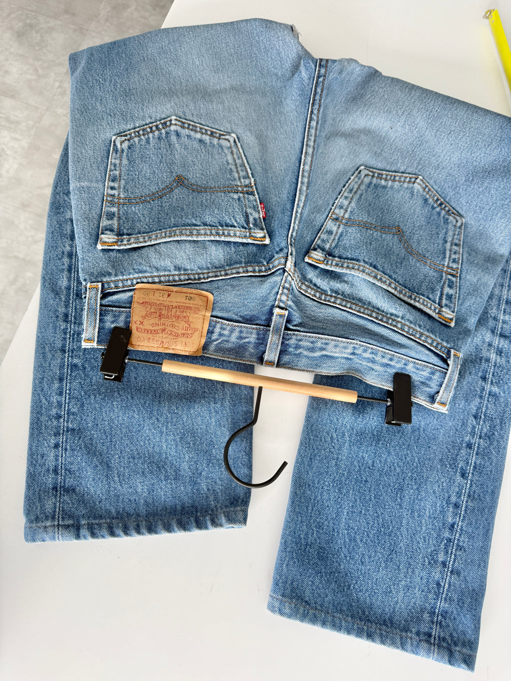W29 L27 vintage Levis 501s 28/29” medium blue whiskers fade denim Levi’s 501s 90s USA
