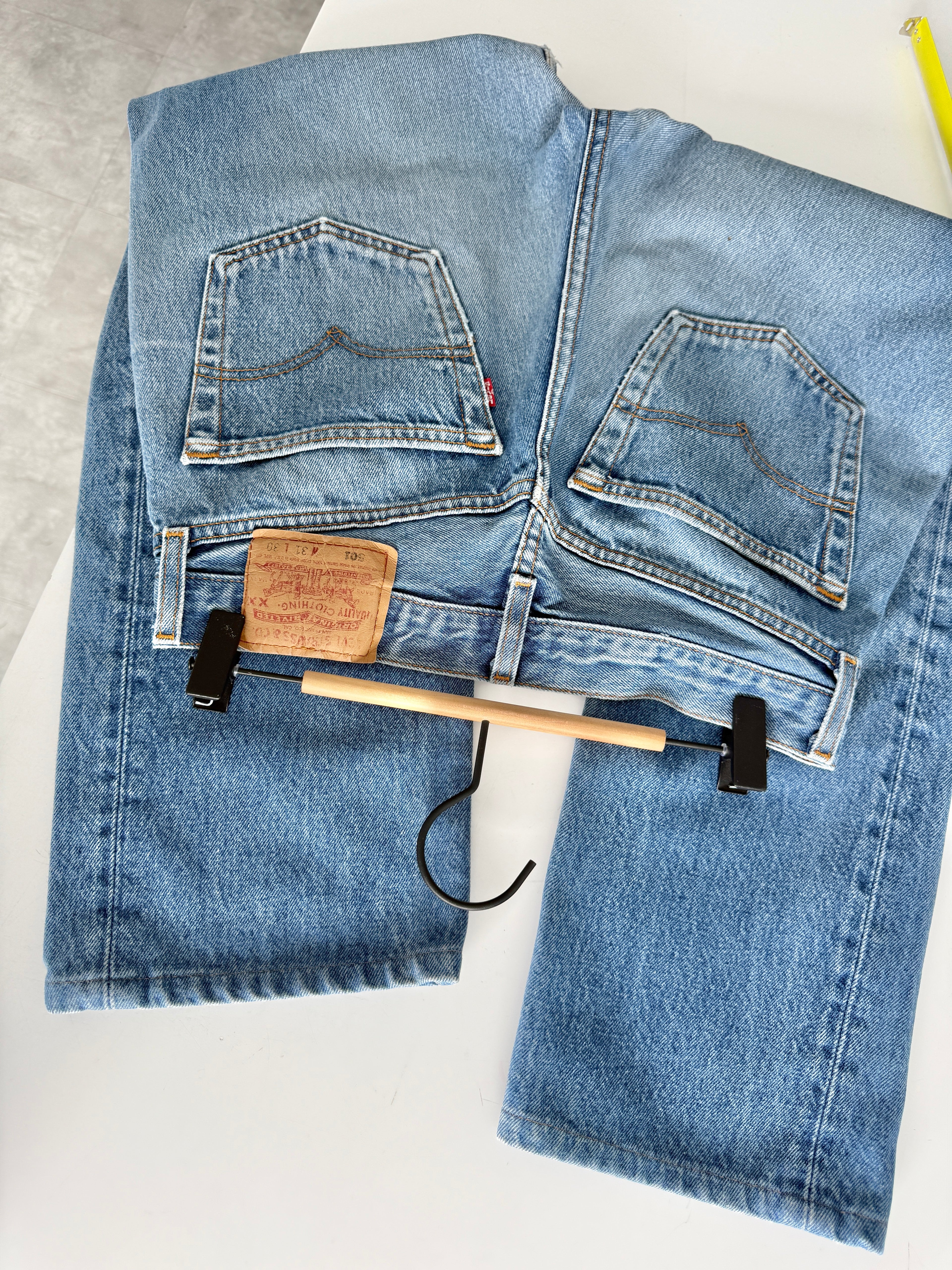 W29 L27 vintage Levis 501s 28/29” medium blue whiskers fade denim Levi’s 501s 90s USA