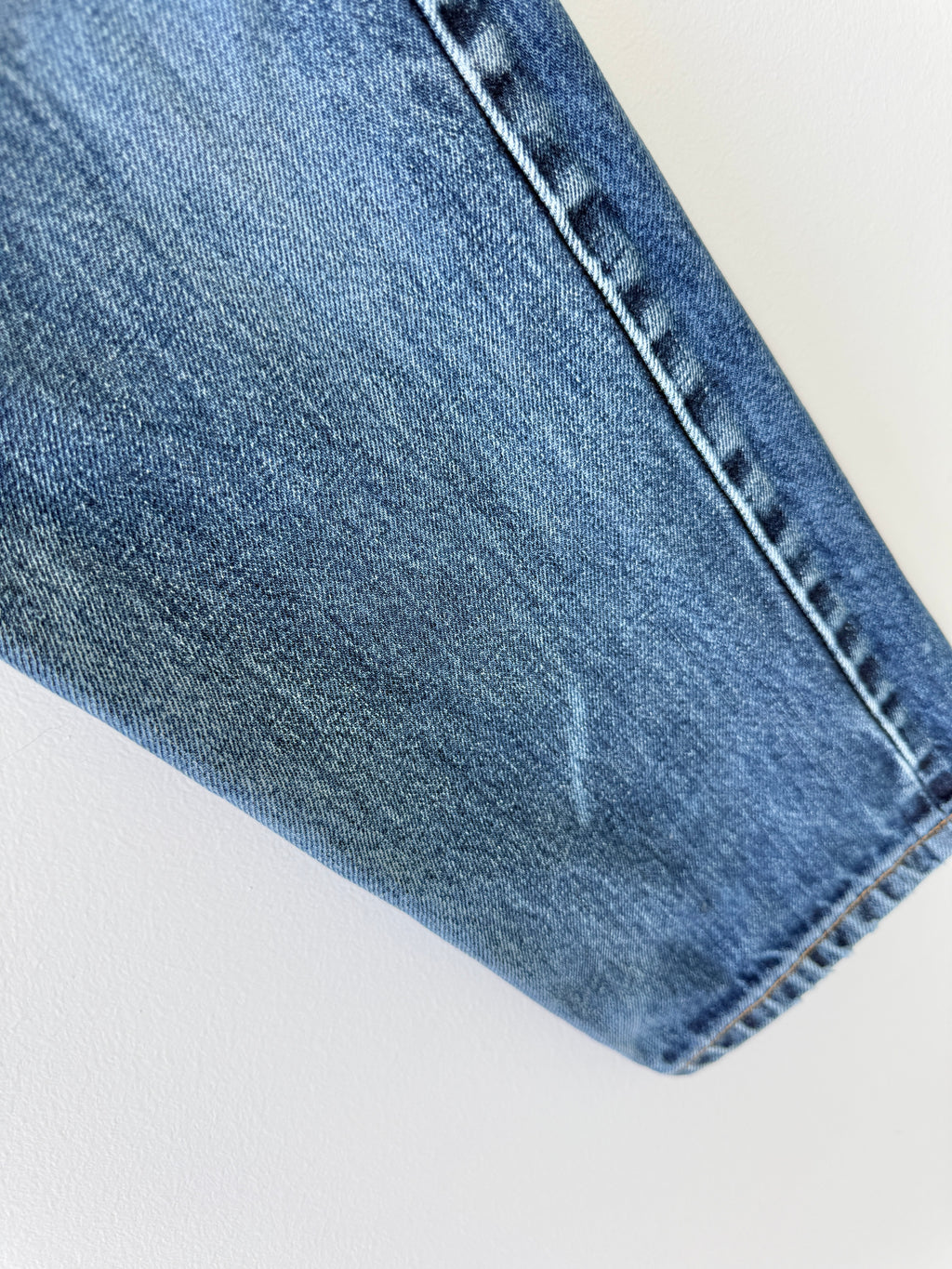 Softer W26 L29 vintage Levis 501 25/26” measured waist indigo faded blue 501s Y2K