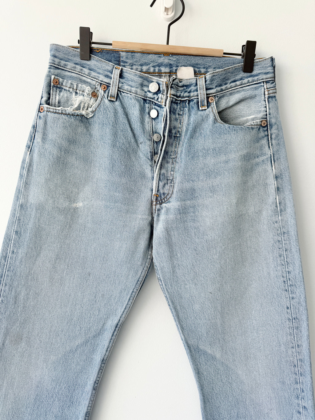 W29 L31 vintage Levis 501 28-29” measured light faded blue denim y2k levi’s 501s