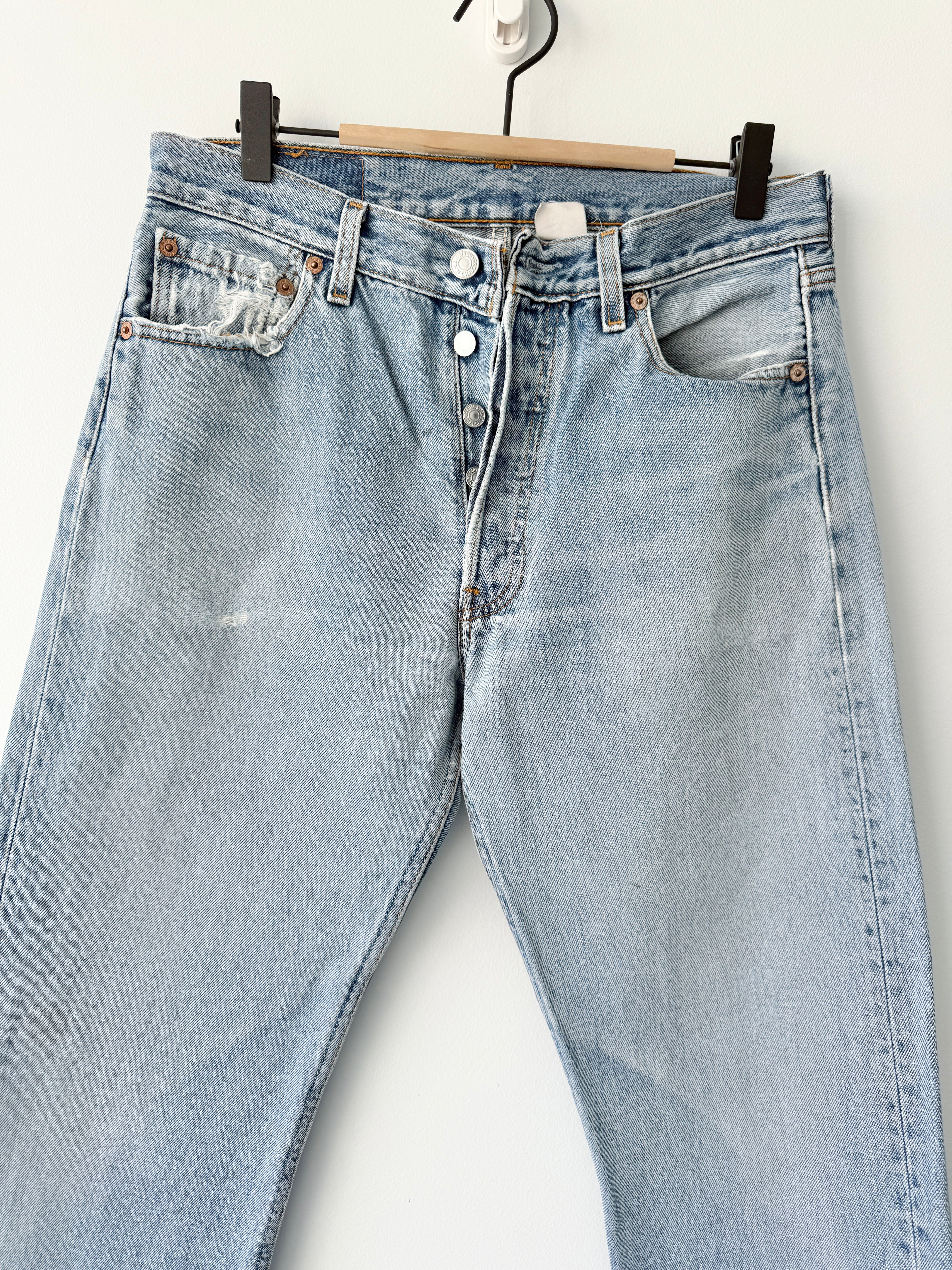 W29 L31 vintage Levis 501 28-29” measured light faded blue denim y2k levi’s 501s