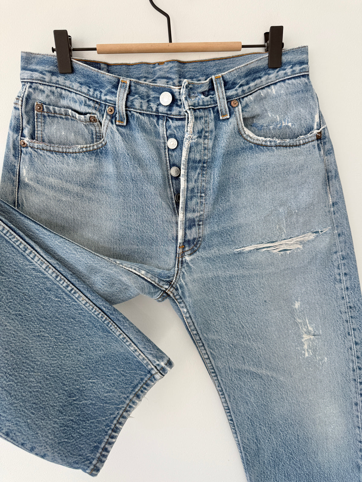 W30 L29 vintage Levis 501 29/30” measured waist faded light blue distressed early 90s USA 501s