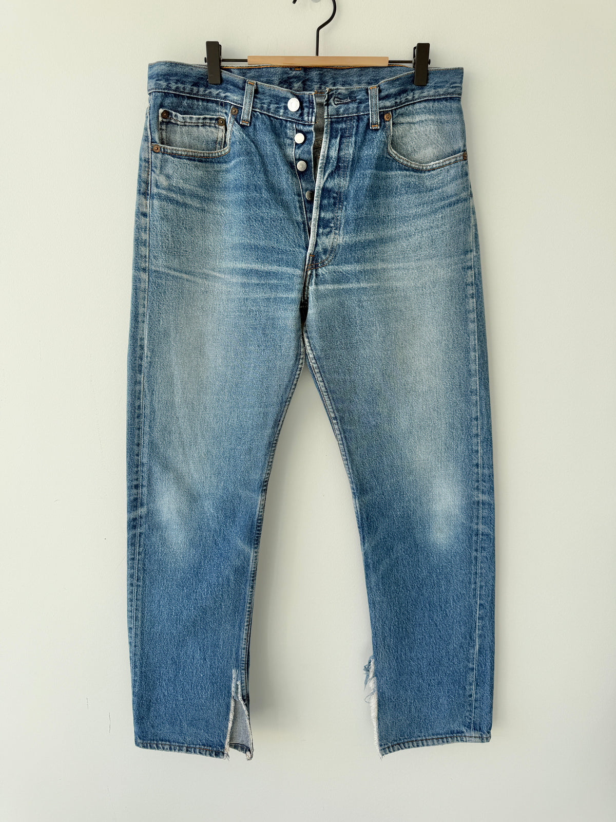 W32 L31 vintage Levis 501 dark blue faded  31/32” measured waist 501s USA