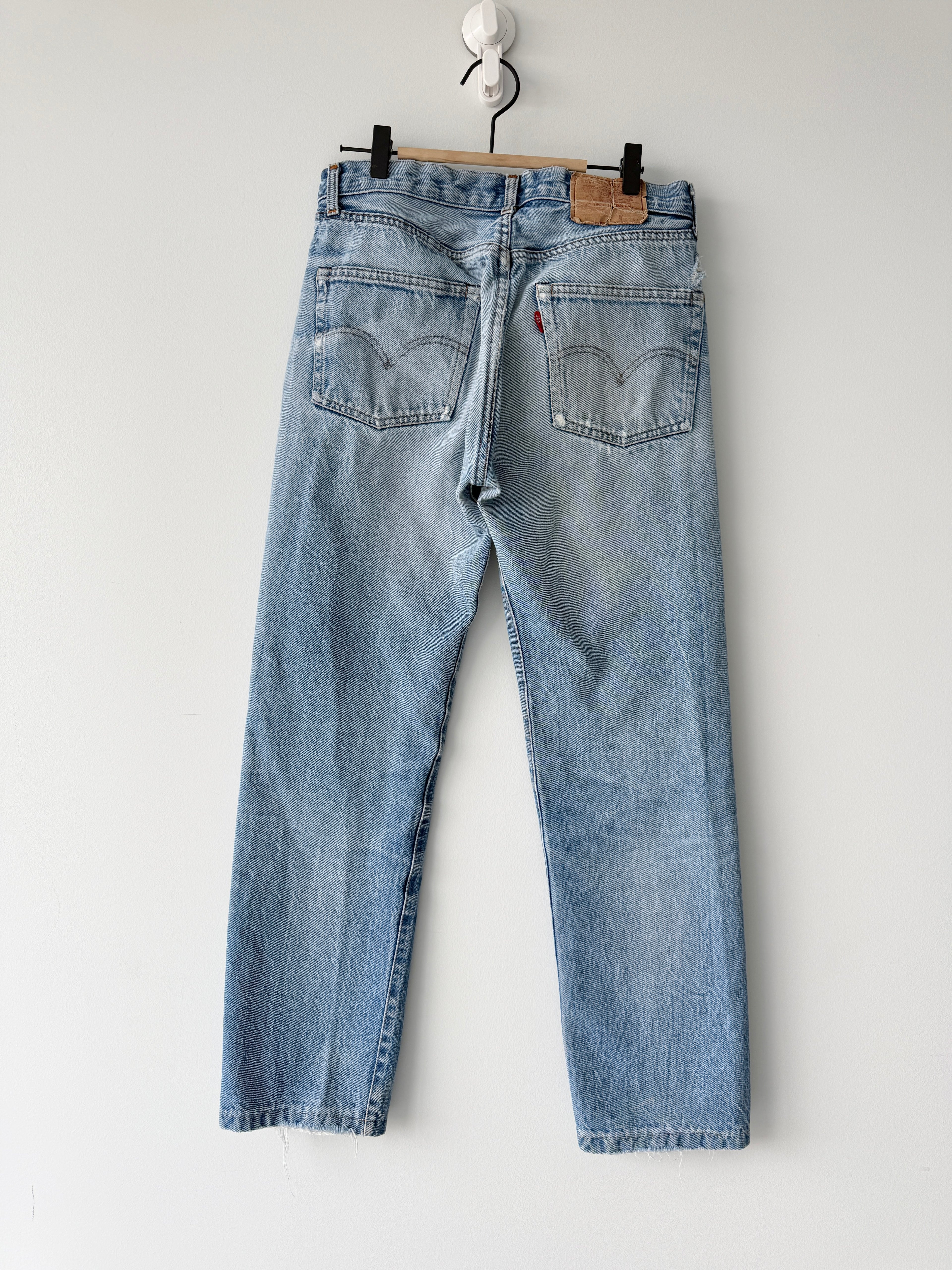 W30 L30 vintage Levis 501 29-30” measured distressed light blue denim 80s 501s