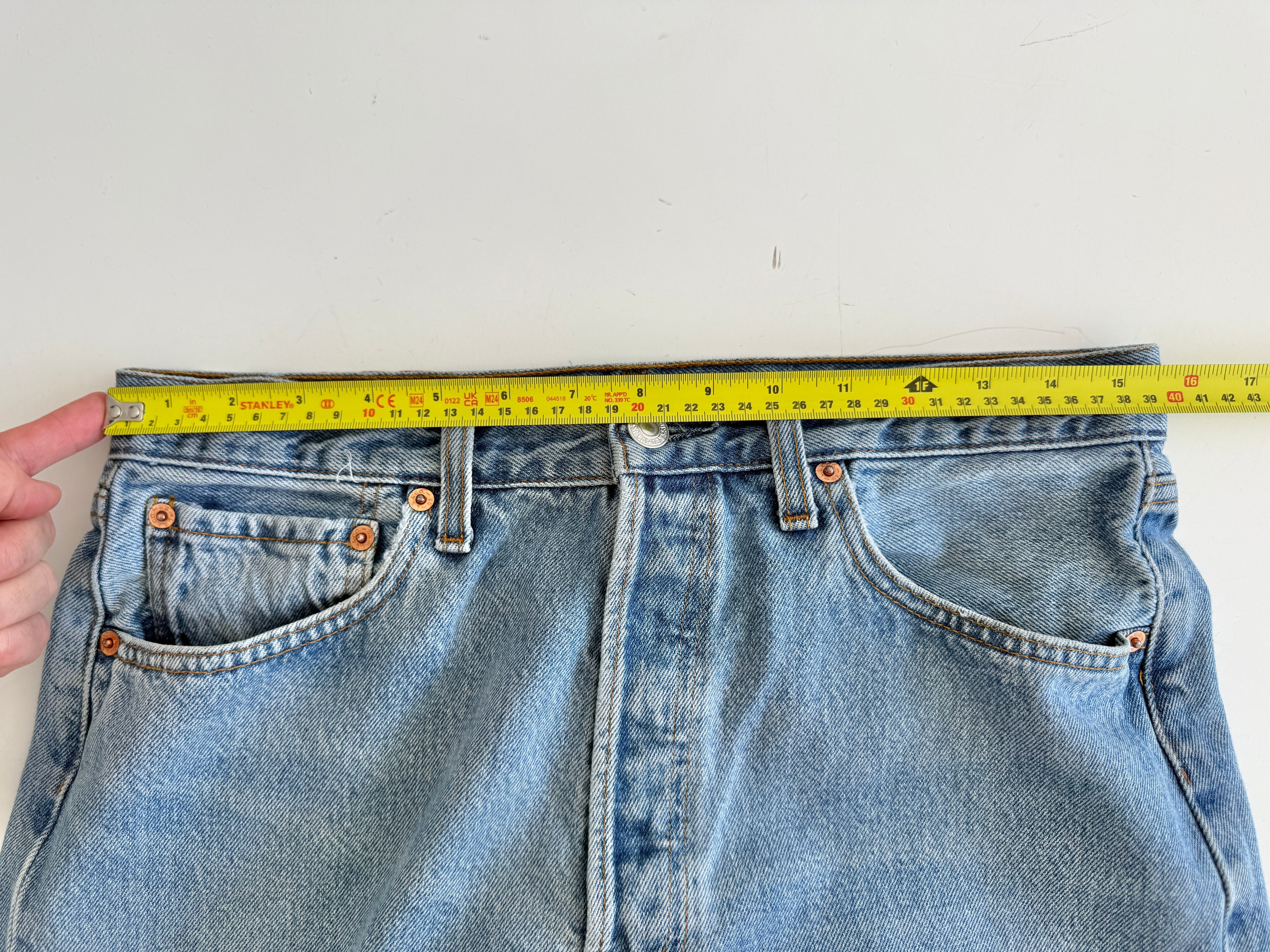 For Amanda - Soft W31 L30 vintage Levis 501 30/31” measured waist medium blue 501s Y2K