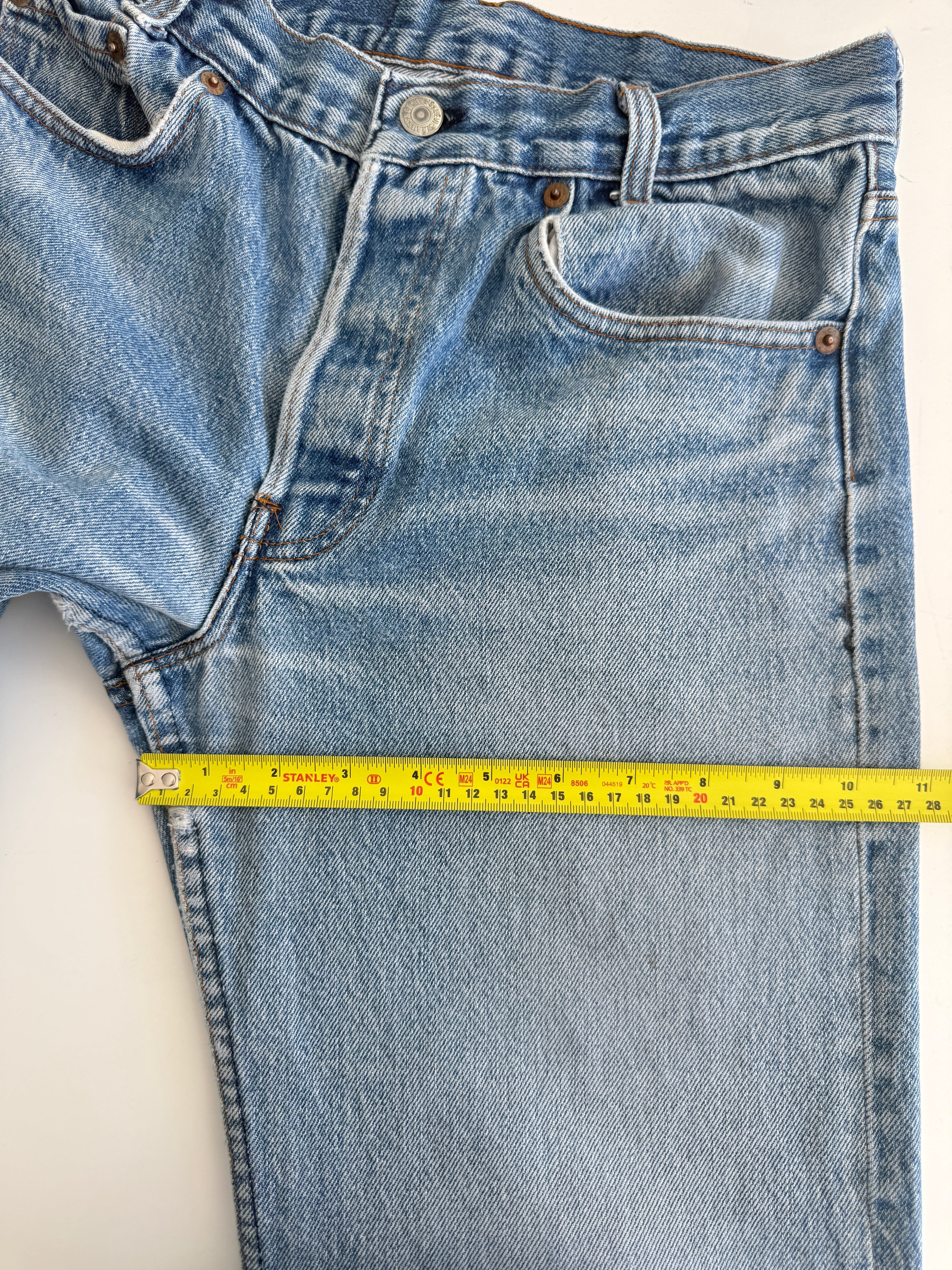 W27 L30 vintage Levis 701s 26/27” measured waist medium faded blue USA 80s 701s