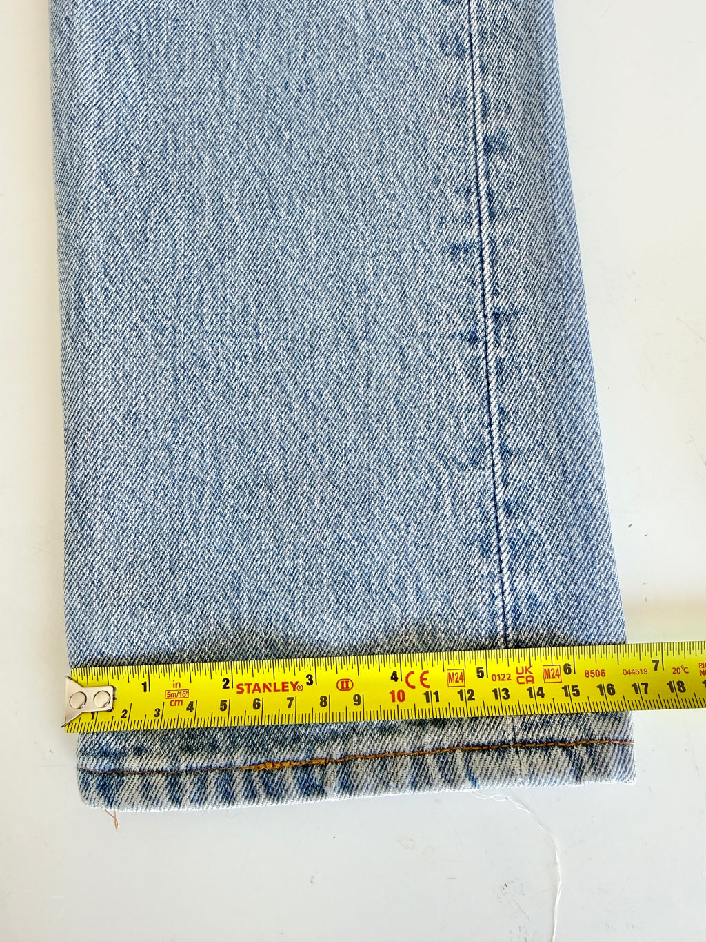 W23 L30 vintage Levis 501s 22/23” light medium blue Levi’s 501s 90s
