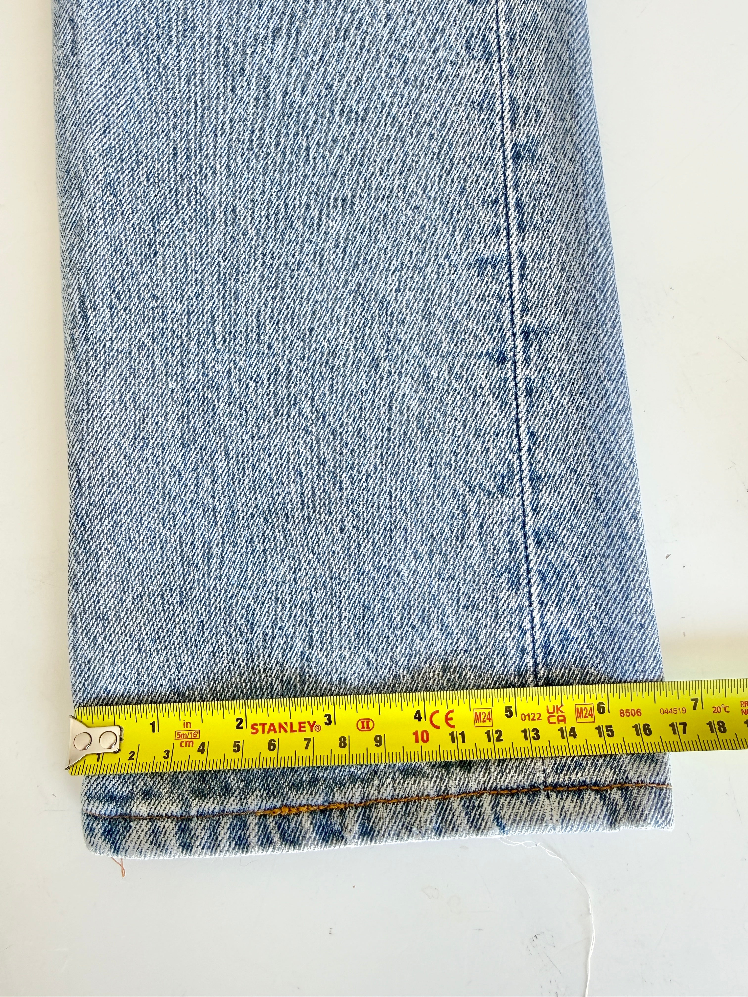W23 L30 vintage Levis 501s 22/23” light medium blue Levi’s 501s 90s