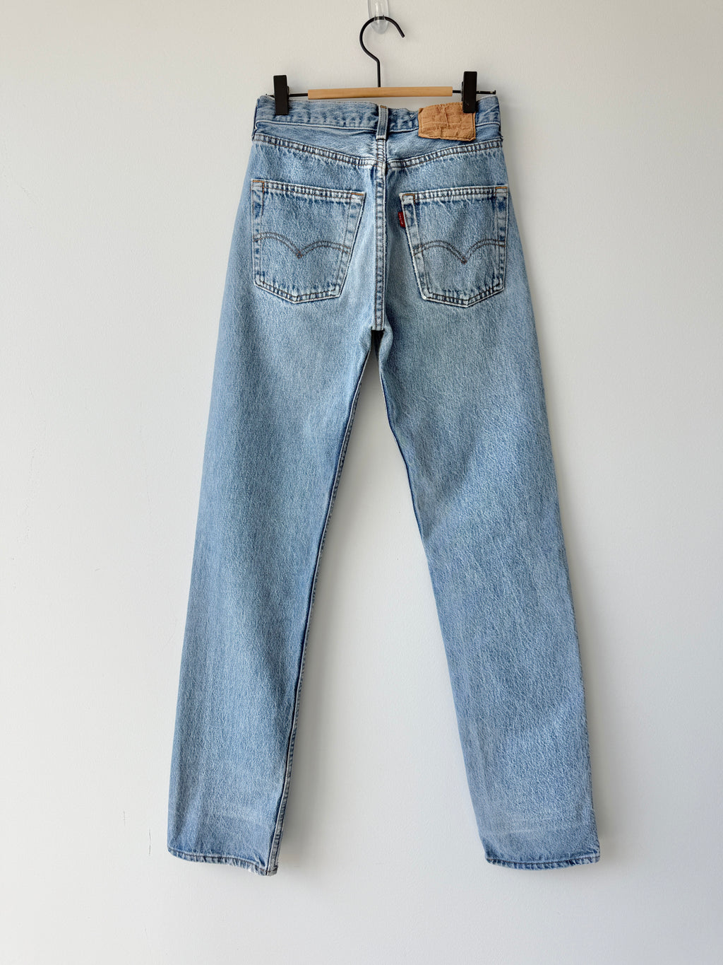 W25 L32 vintage Levis 501 25” measured waist blue 501s made in 80s