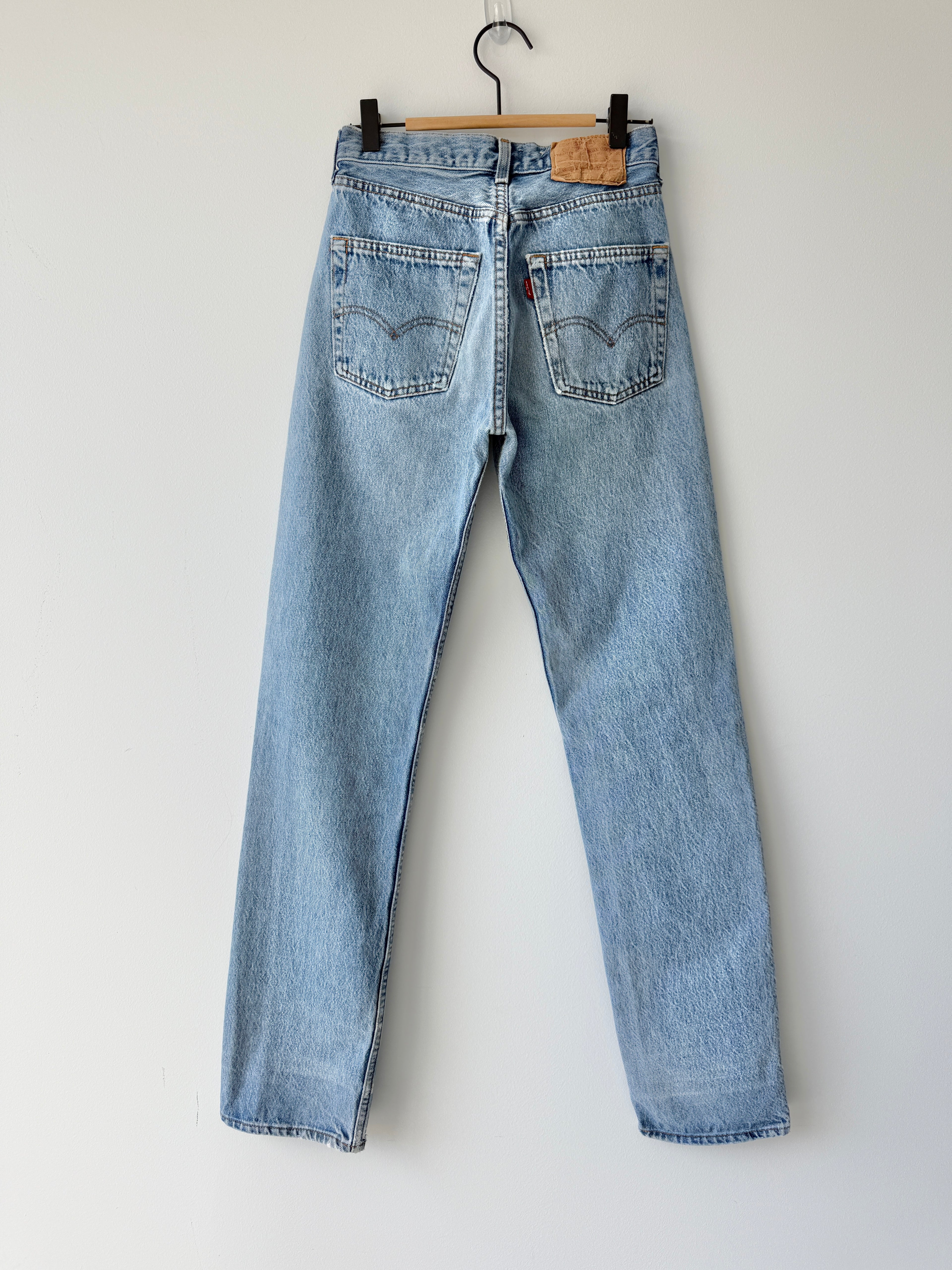 W25 L32 vintage Levis 501 25” measured waist blue 501s made in 80s