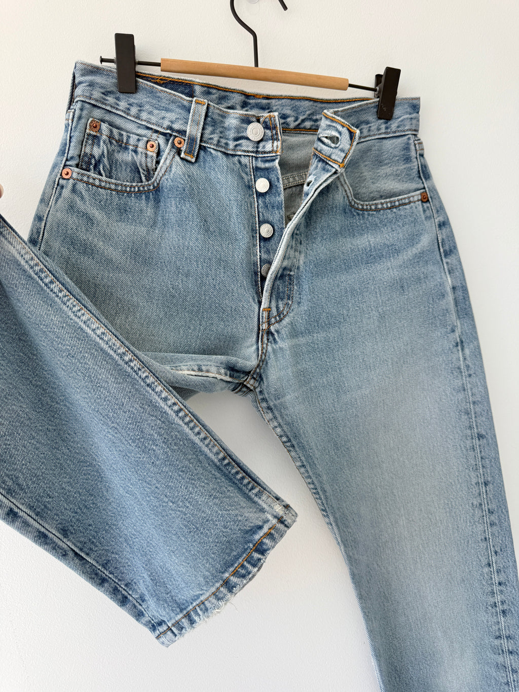 Soft W27 L30 vintage Levis 501 26/27” measured waist medium blue 90s USA  501s