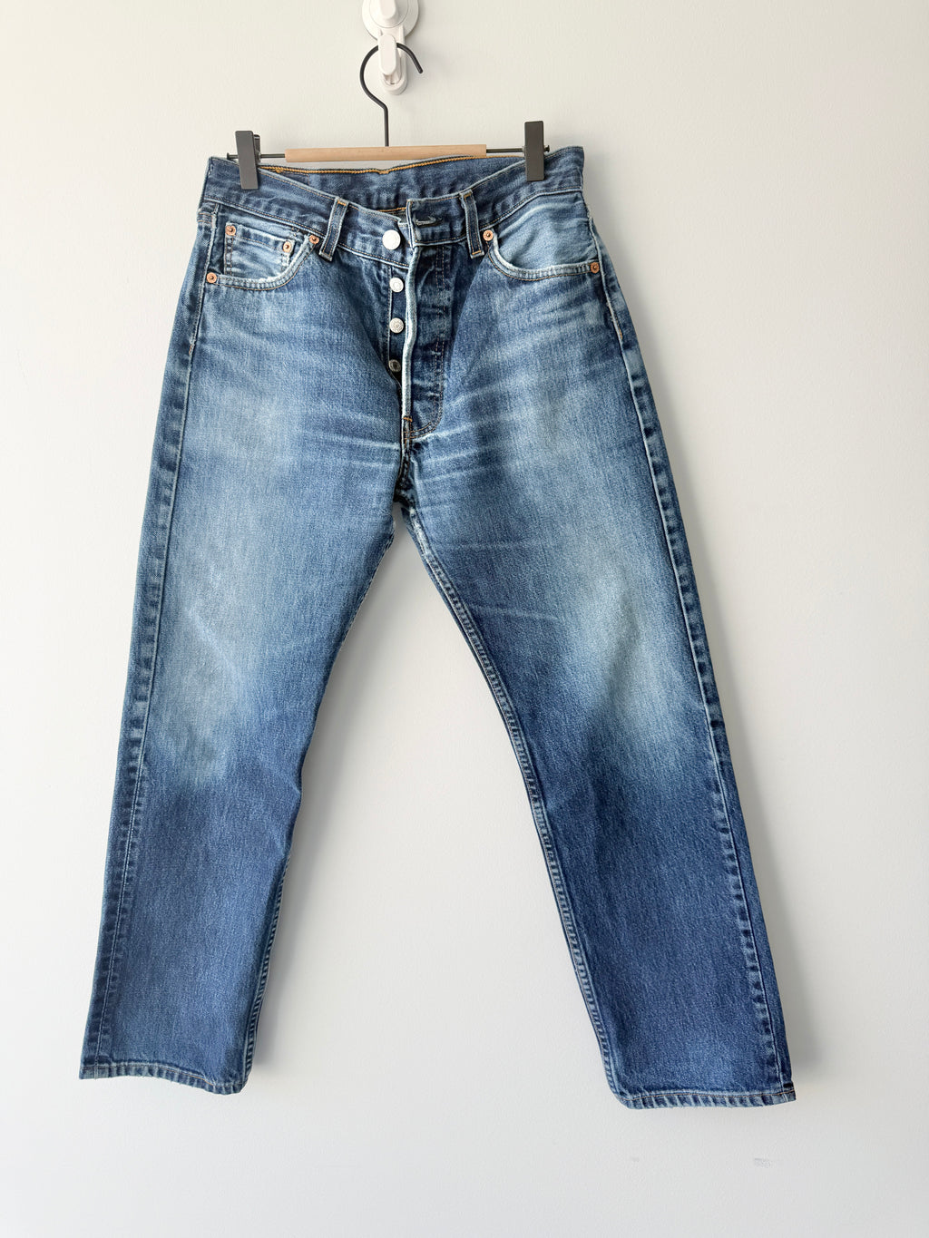 W28 L28 vintage Levis 501 27-28” measured dark blue faded denim Y2K 501s wallet mark