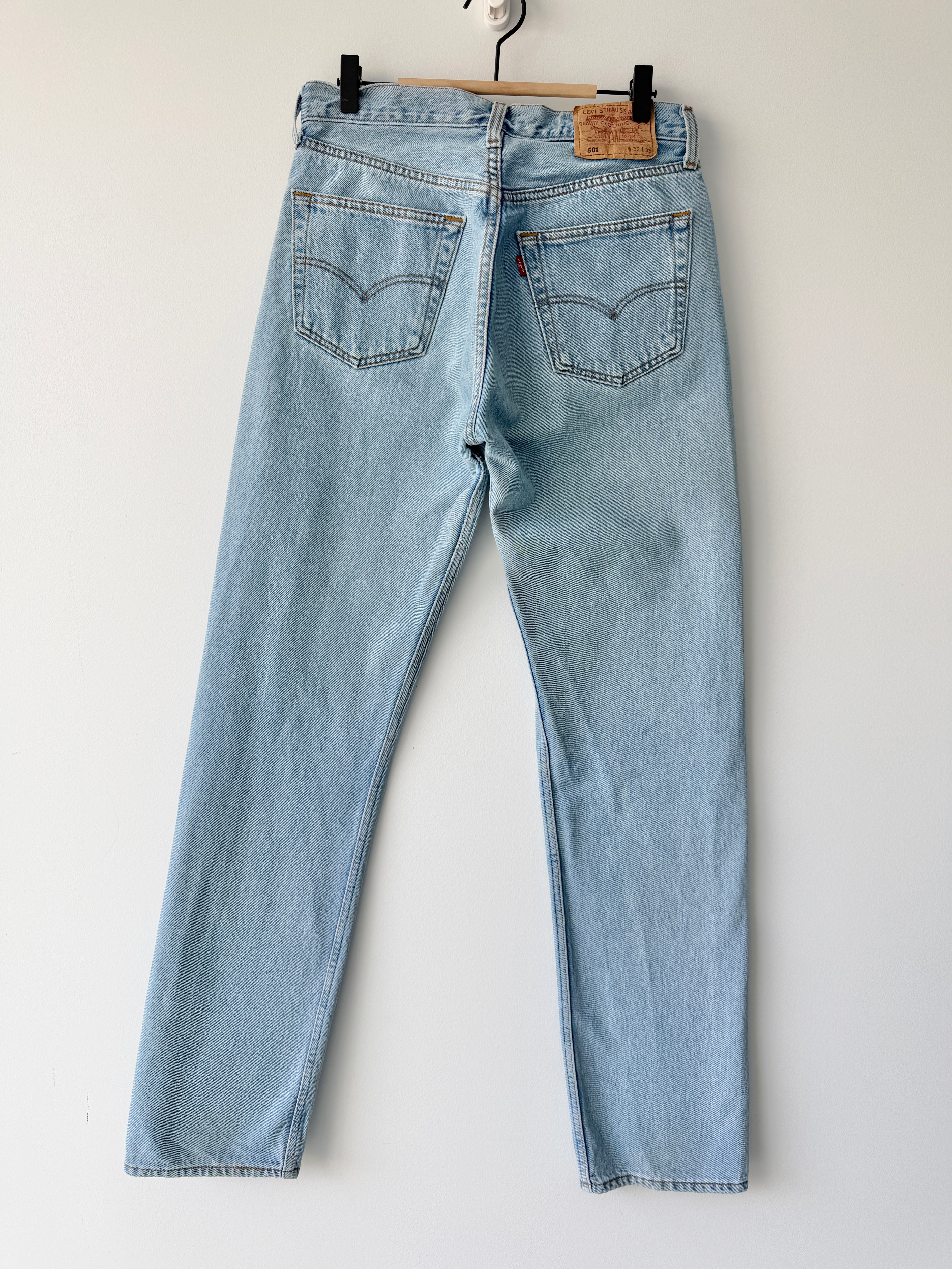 W29 L33 vintage Levis 501 29” measured light blue faded 90s denim Levi’s 501s