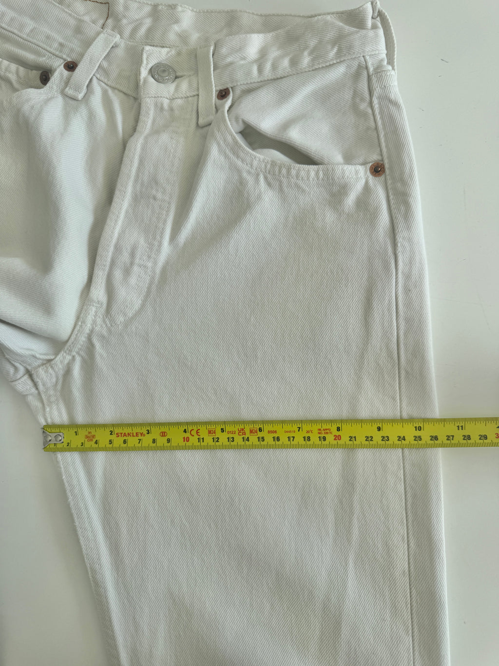W24 L28 vintage Levis 501 23/24” measured waist white 501s 90s denim
