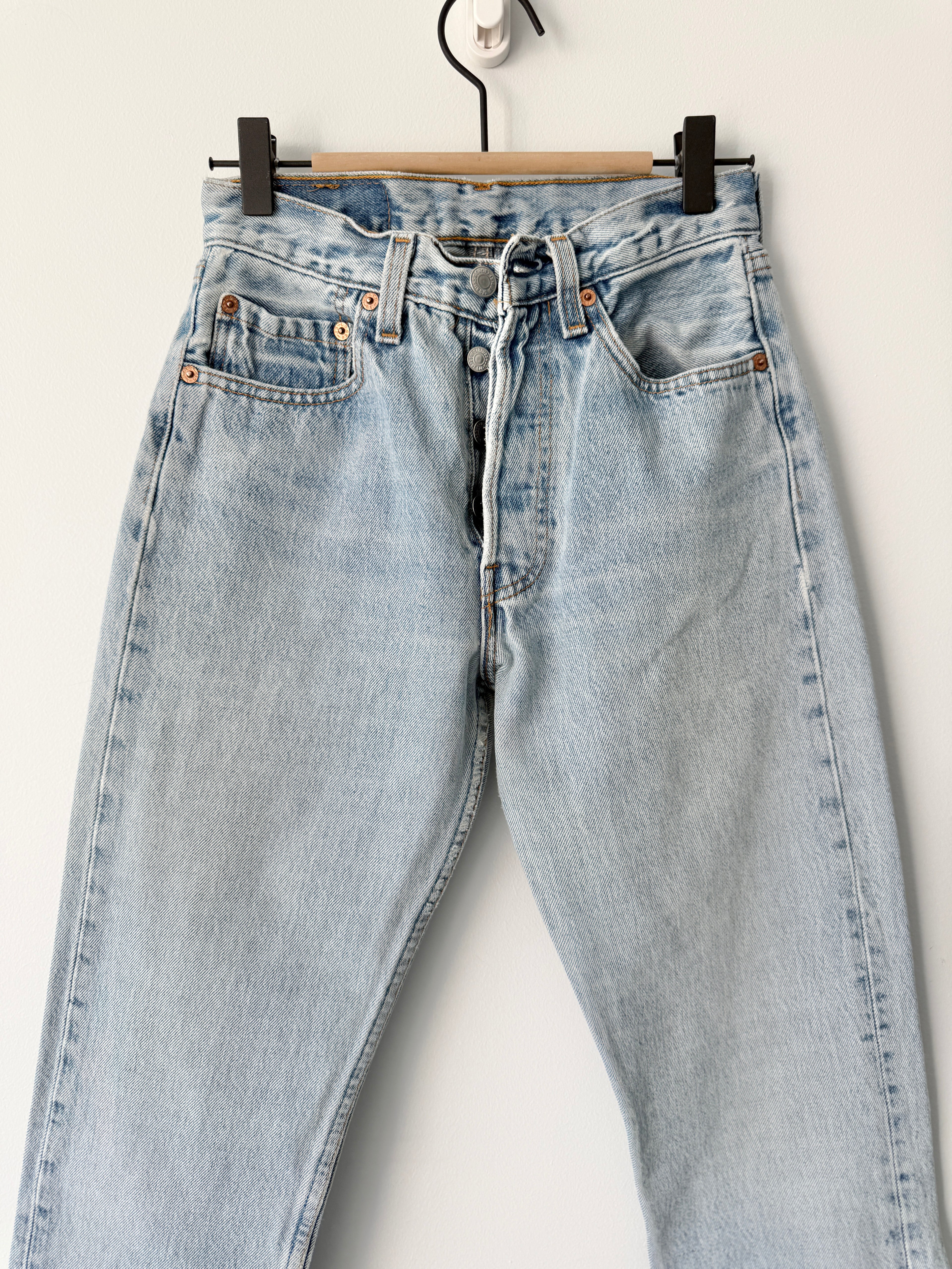 W24 L31 vintage Levis 501 23-24” measured light blue fade denim 90s Levi’s 501s USA