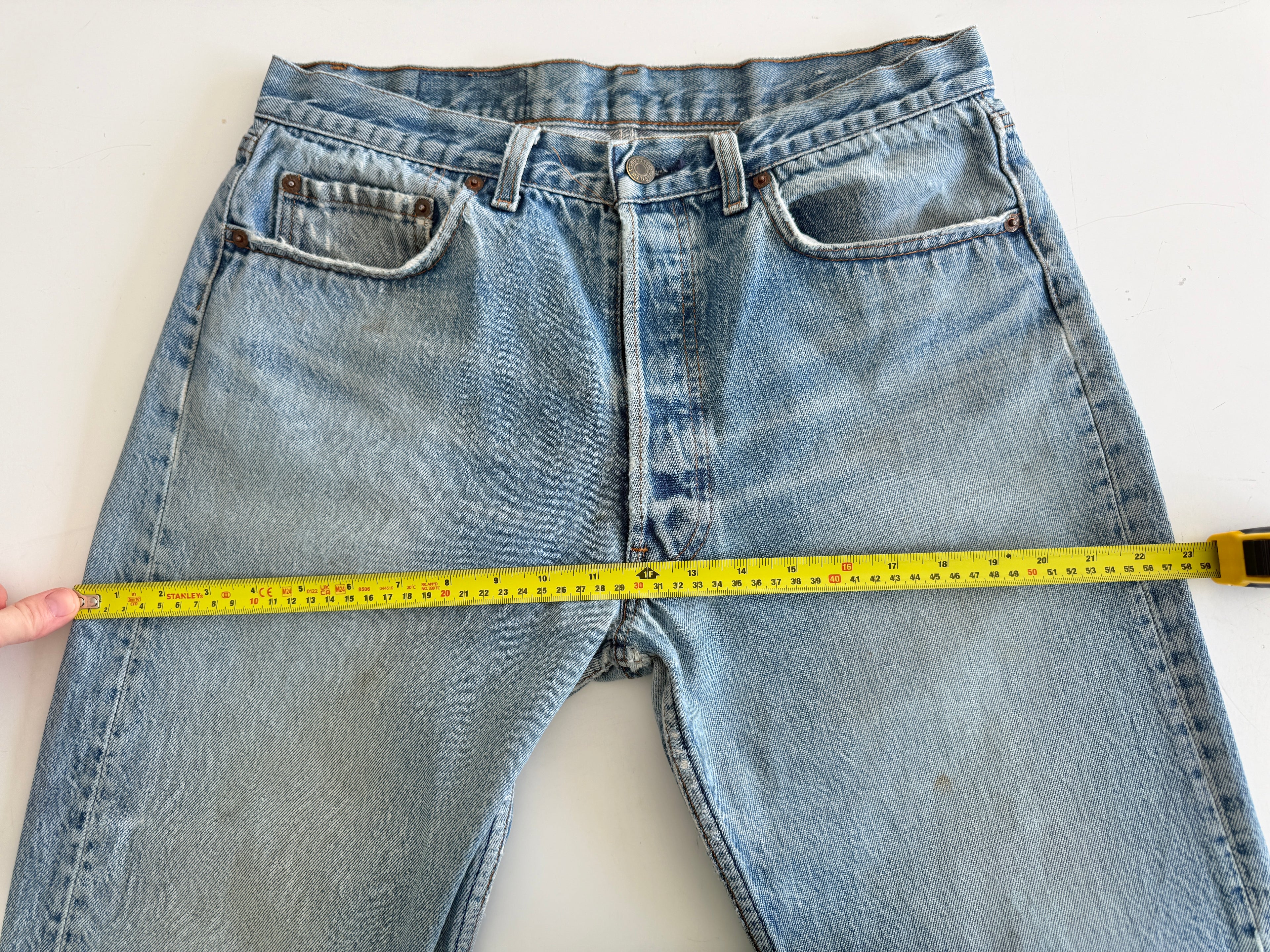 W32 L33 vintage Levis 501 31/32” measured medium faded blue denim 80s Levi’s 501s USA
