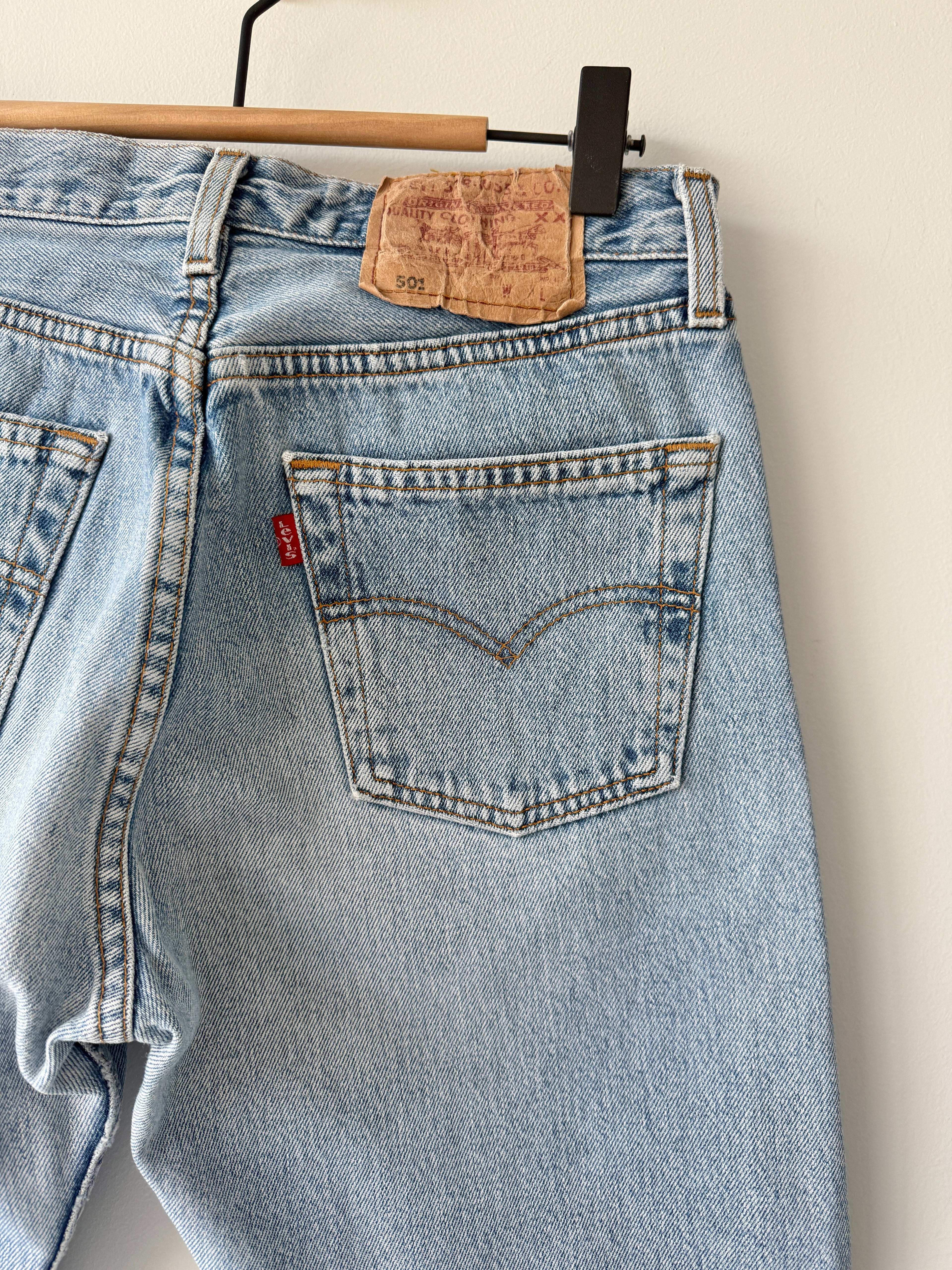 W26 L31 vintage Levis 501 25-26” light blue 90s Levi’s 501s
