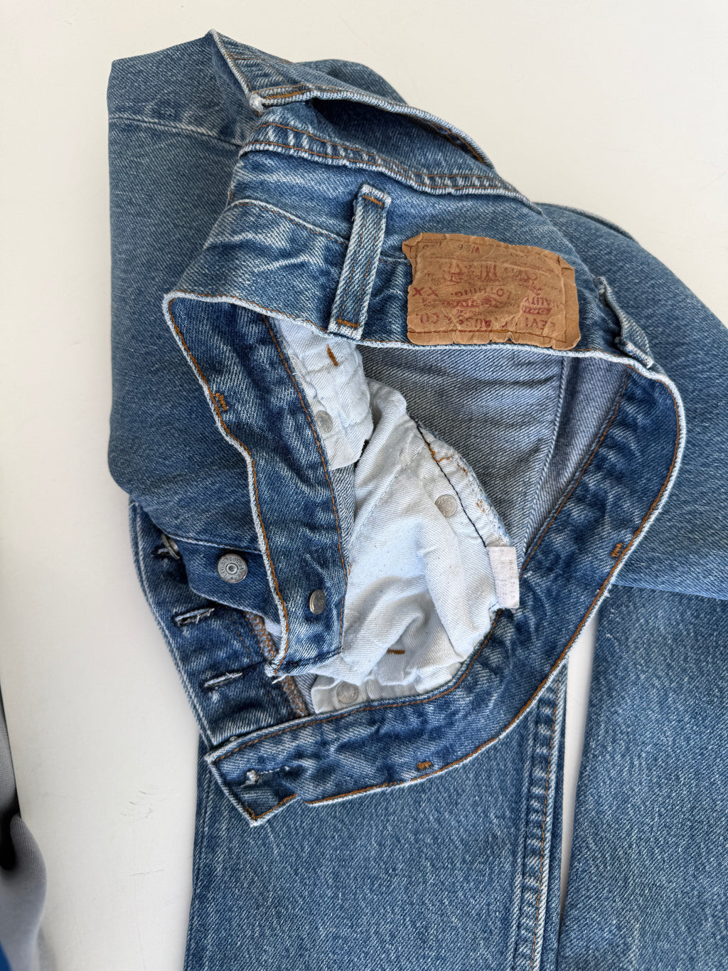 W23 L26 vintage Levis 701s 22/23” measured dark blue 701s 80s USA