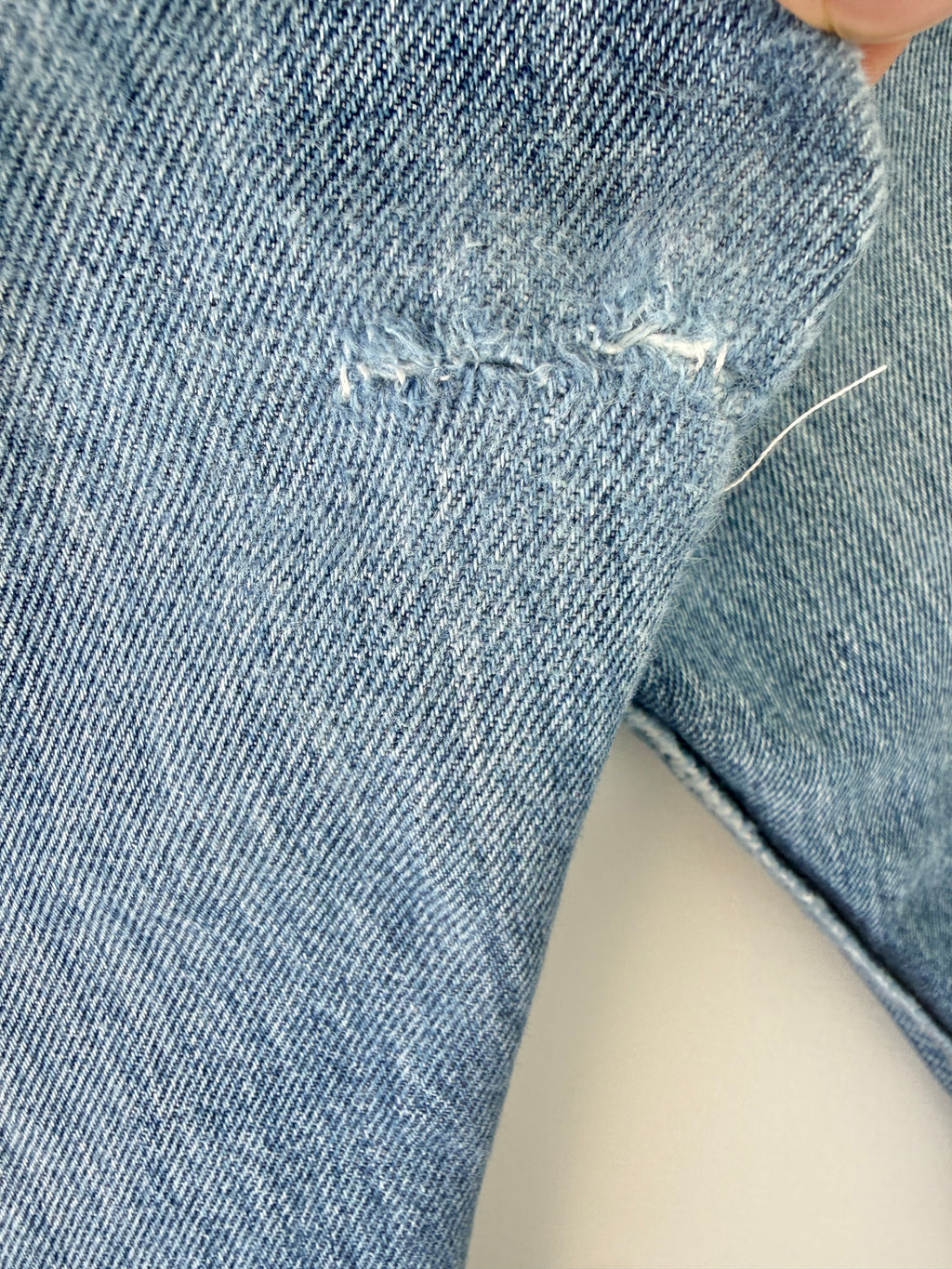 W28 L28 vintage Levis 501 27-28” measured dark blue faded denim Y2K 501s wallet mark