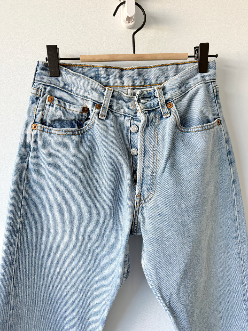 W25 L31 vintage Levis 501 24-25” measured light faded blue denim 90’s levi’s 501s