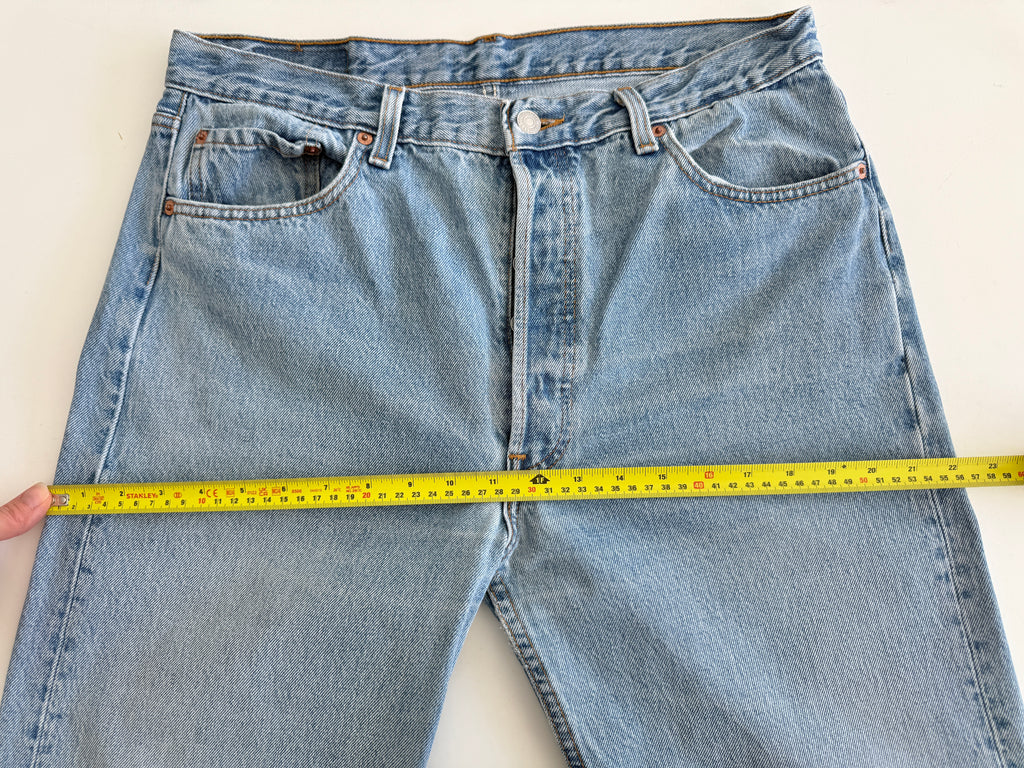 W33 L32 vintage Levis 501 32/33” measured waist medium blue 90s USA  501s