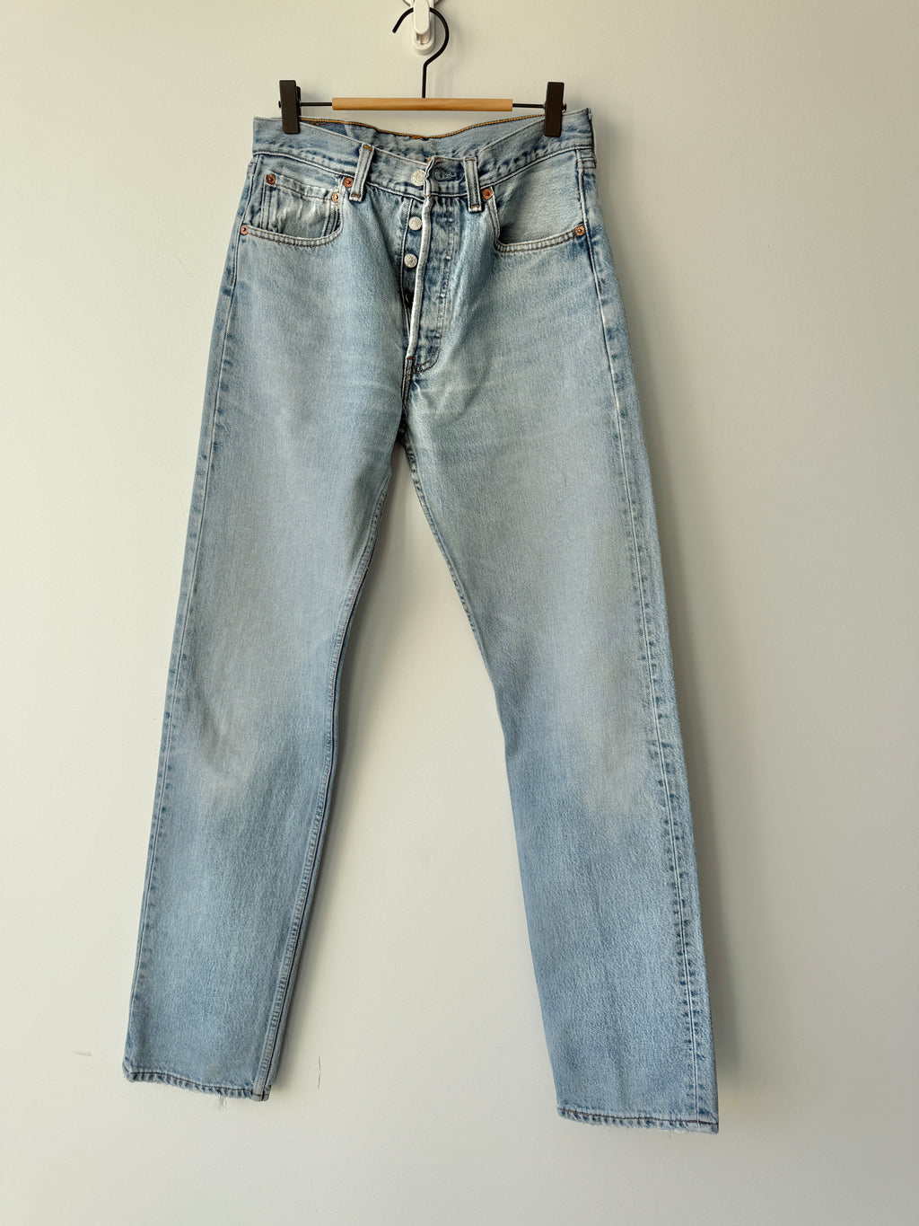 W29 L33 vintage Levis 501 29” measured light faded blue made in 90s