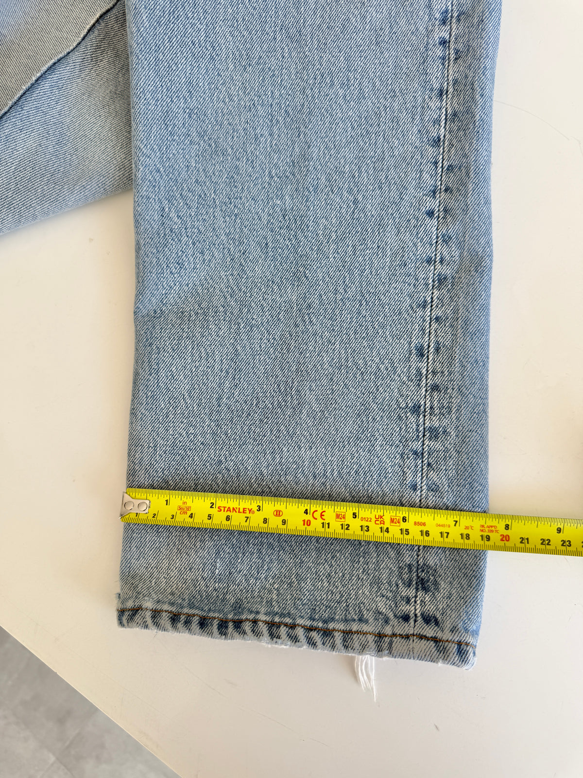 Soft W27 L32 vintage Levis 501s 26/27” measured light blue faded 90s USA 501s slim hips