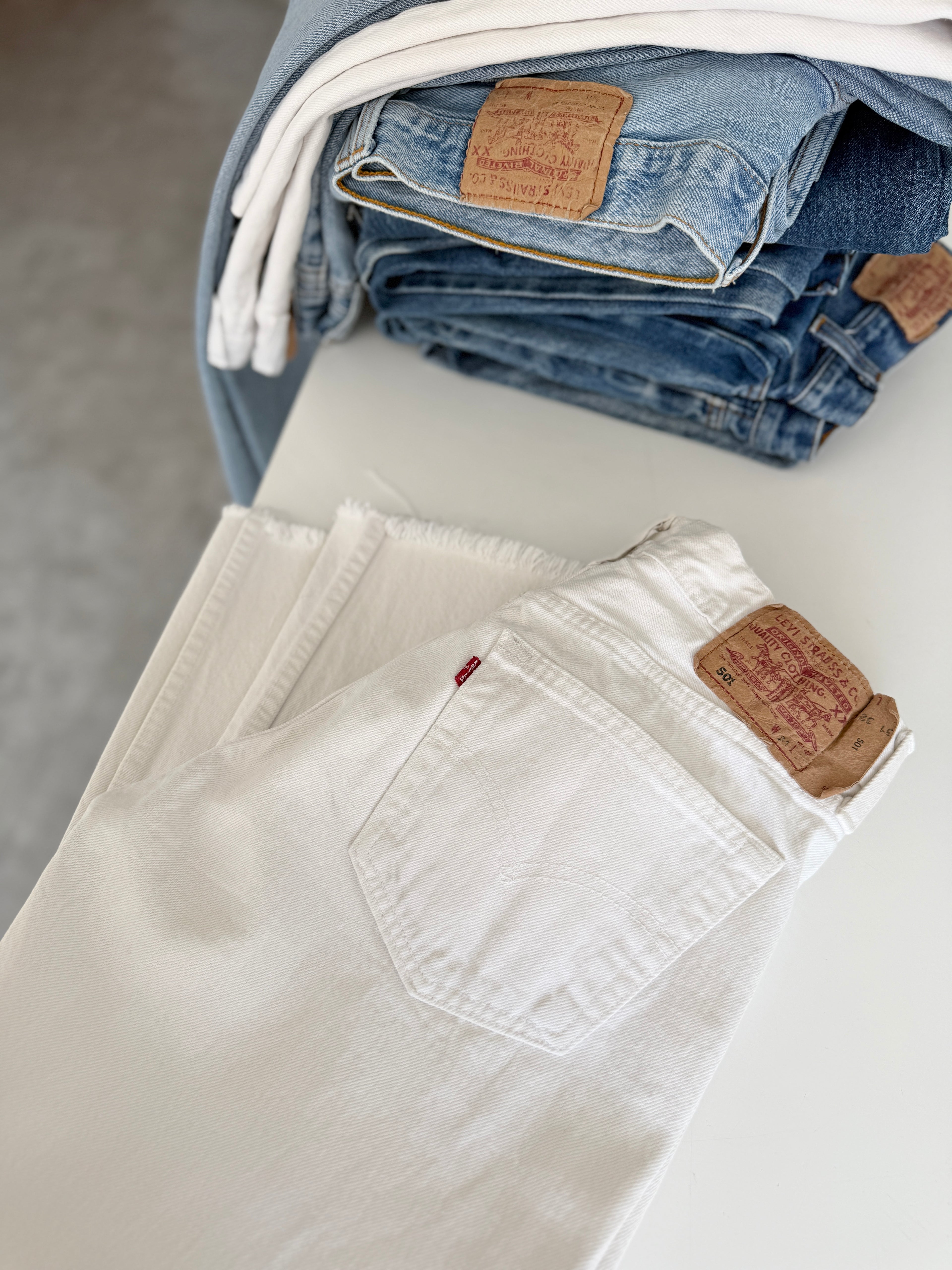 W29 L27 vintage Levis 501 28-29” measured unique white denim 90’s 501s