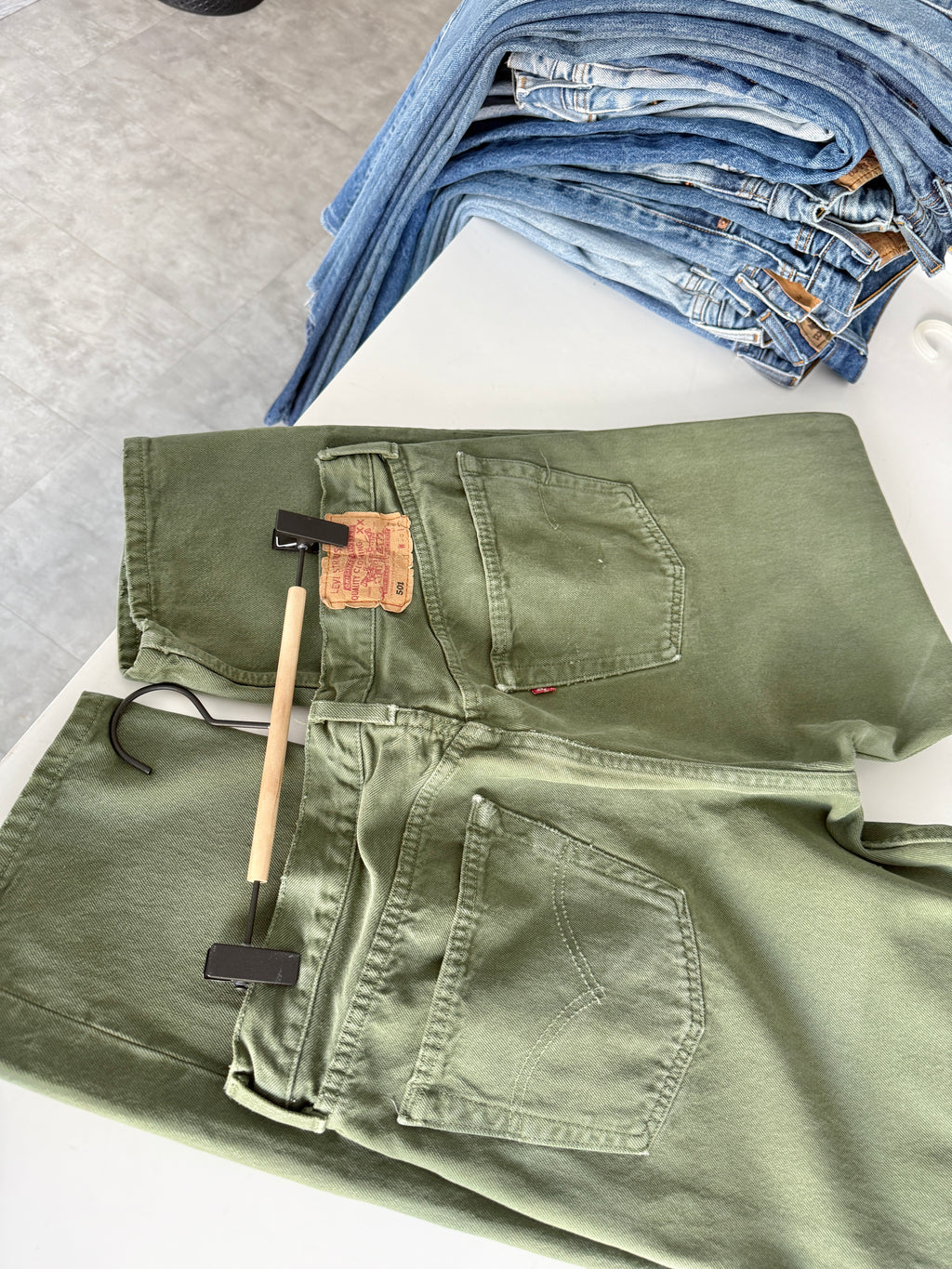 W35 L31 vintage Levis 501 34-35” measured dark green denim 90s USA 501s