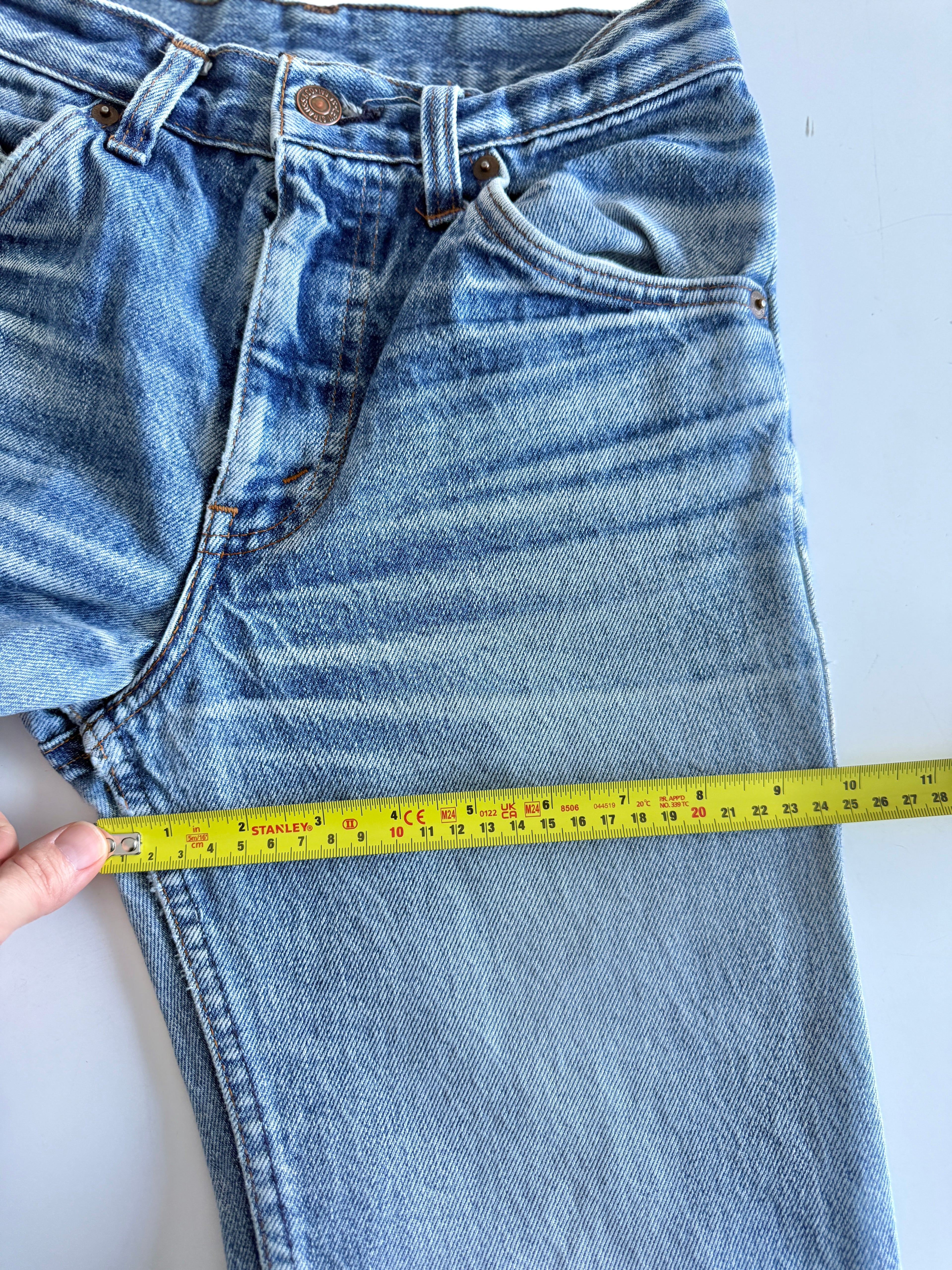 W24 L26 vintage Levis 24/25” measured whiskers denim medium faded blue 70s/80’s levi’s