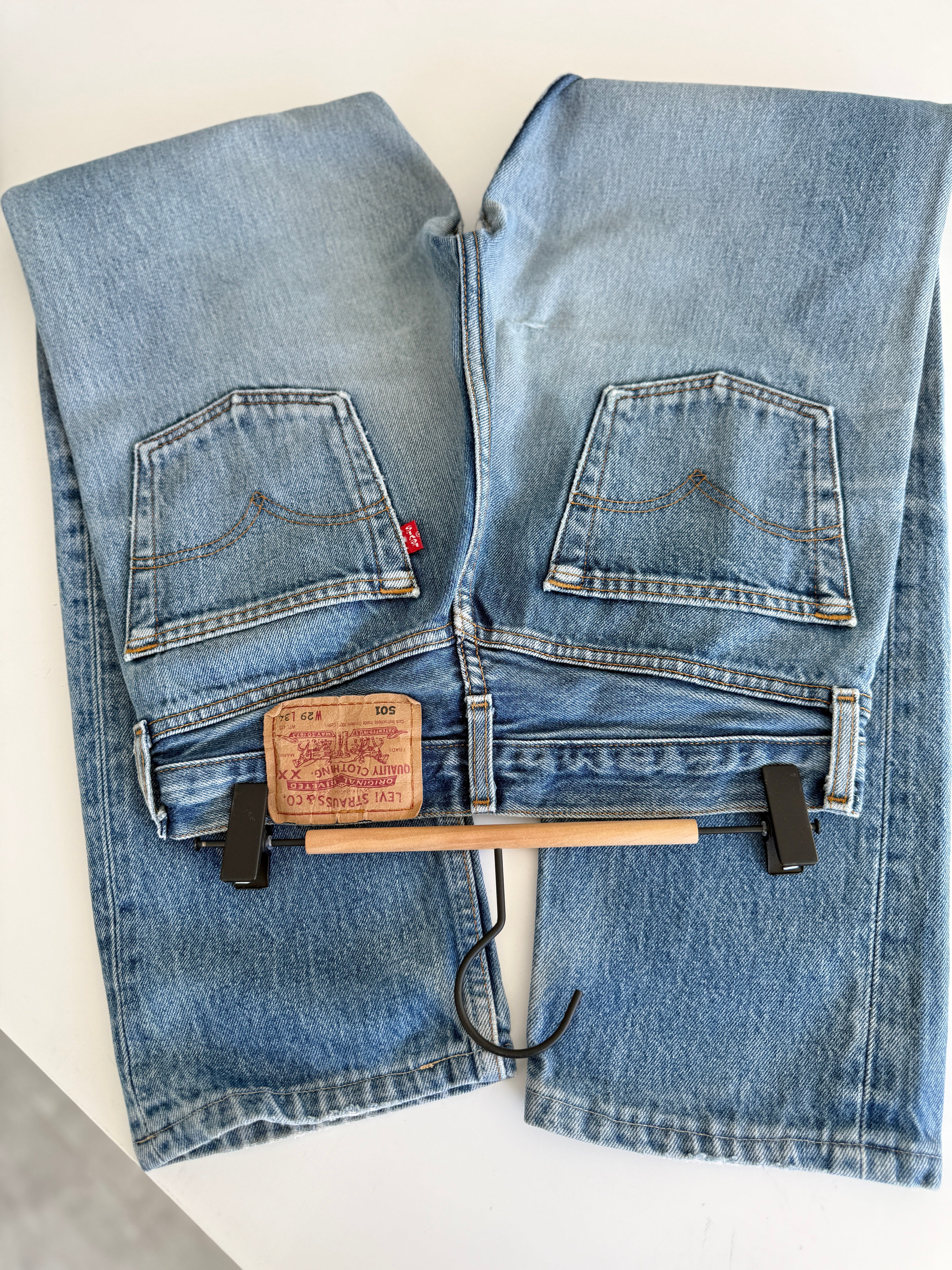 W27 L29 vintage Levis 501 26/27” measured medium faded blue denim 90’s 501s