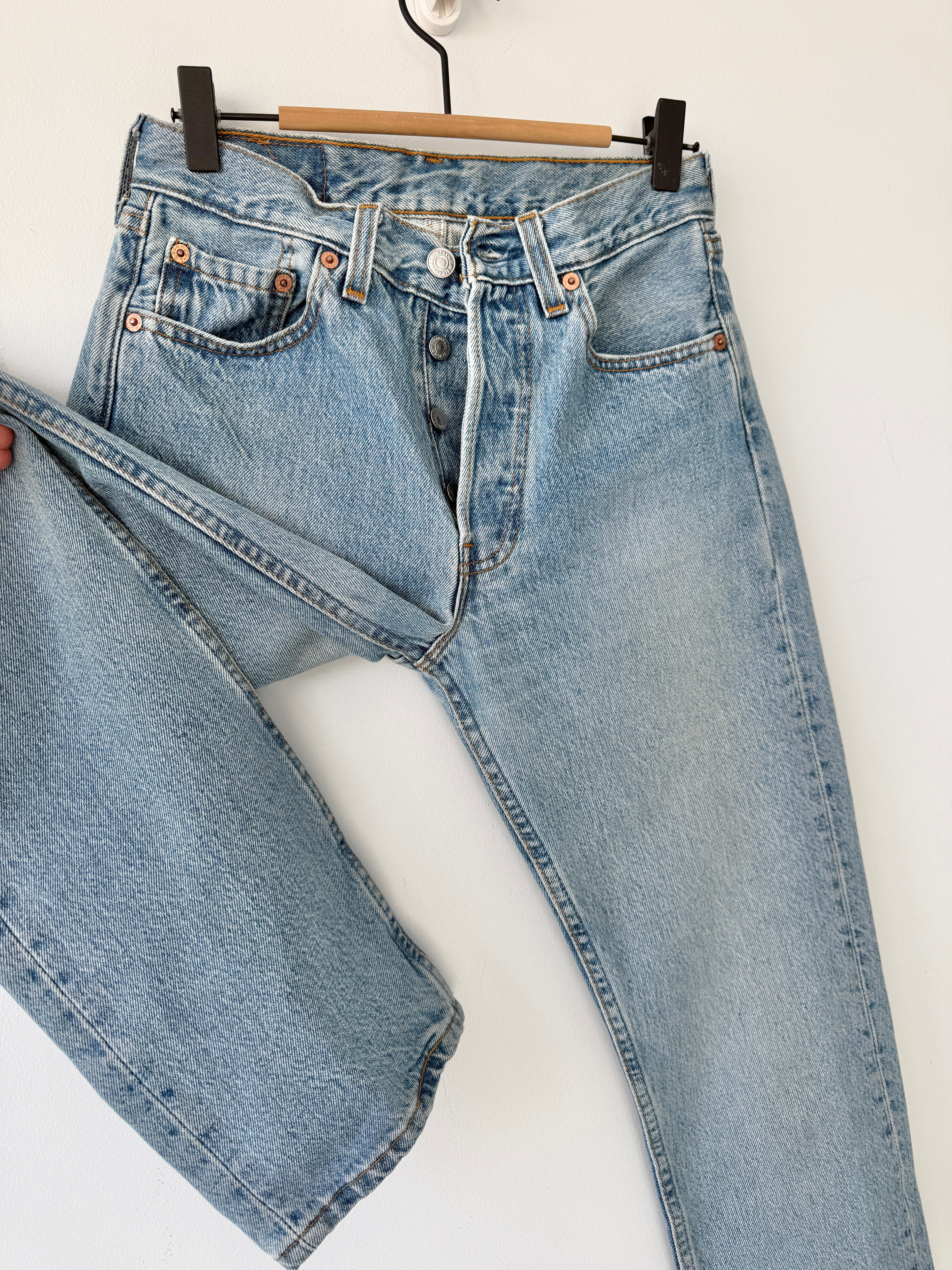 W26 L31 vintage Levis 501 24-26” measured medium blue 90s Levi’s 501s USA