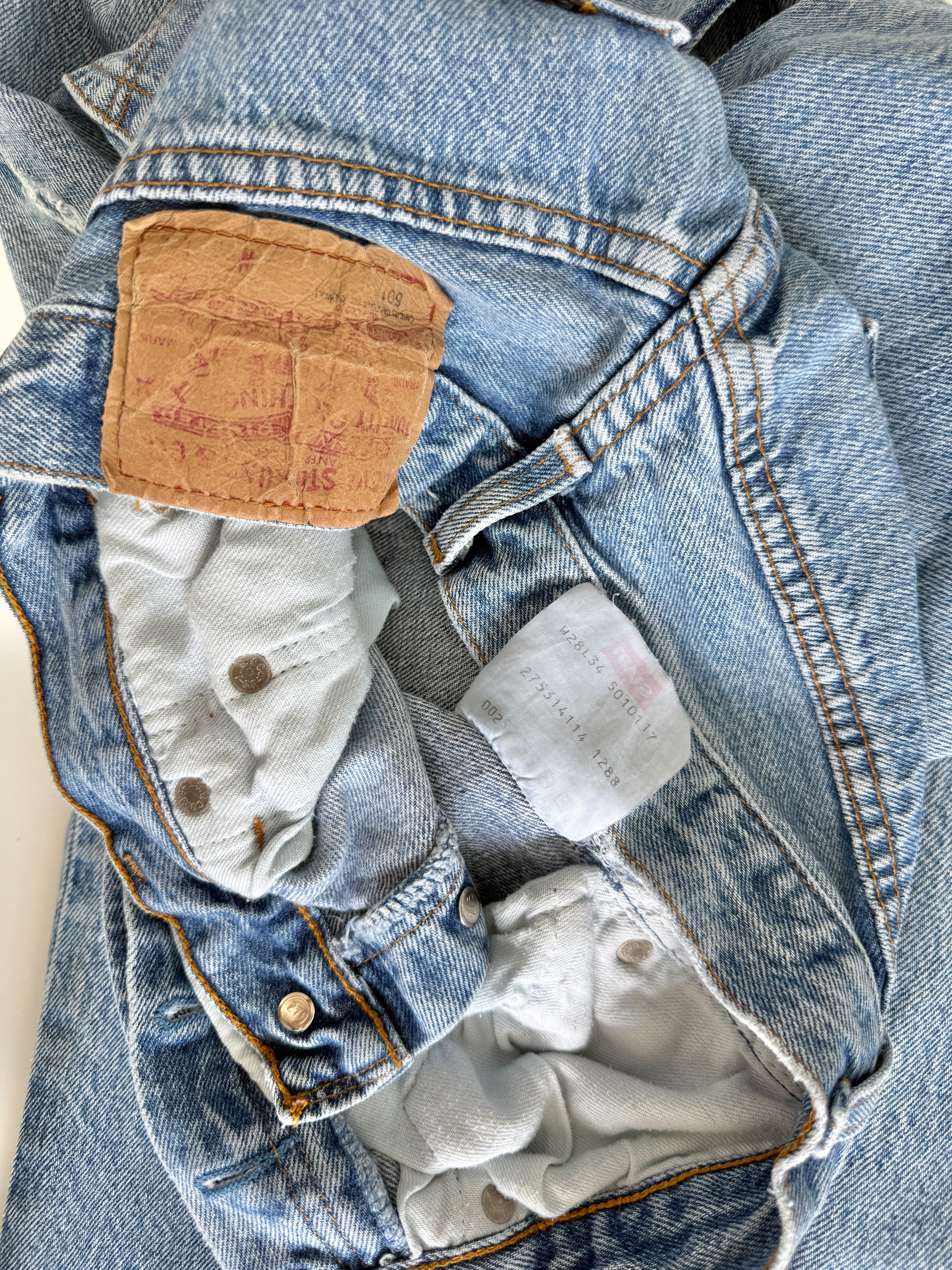 W25 L32 vintage Levis 501 25” measured waist blue 501s made in 80s