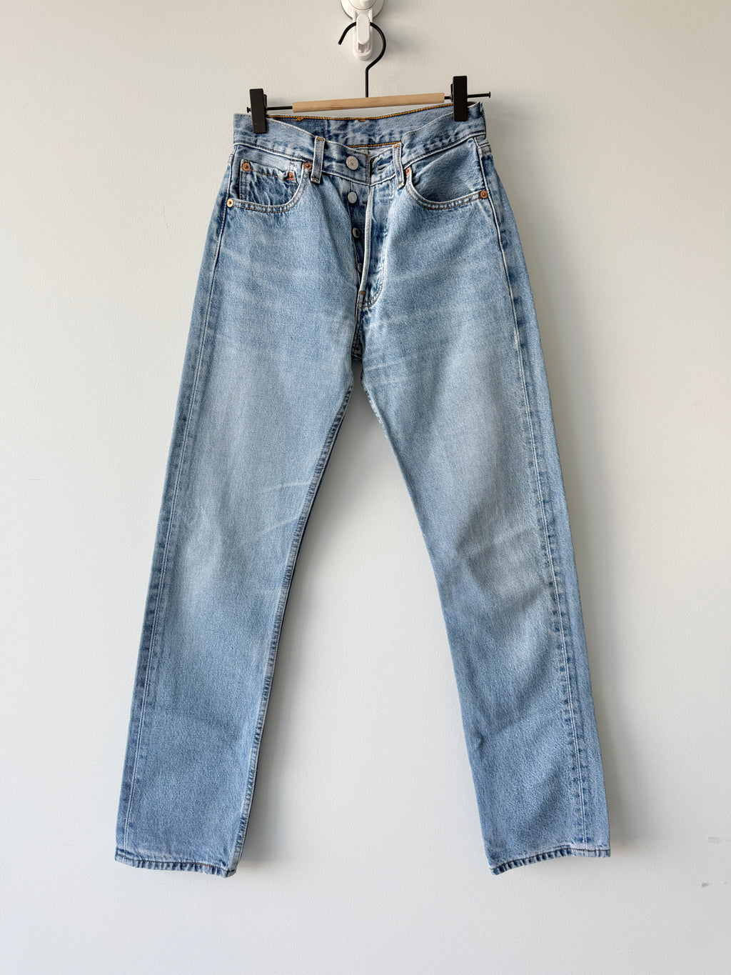W24 L30 vintage Levis 501 23/24” measured medium faded blue denim Levi’s 501s