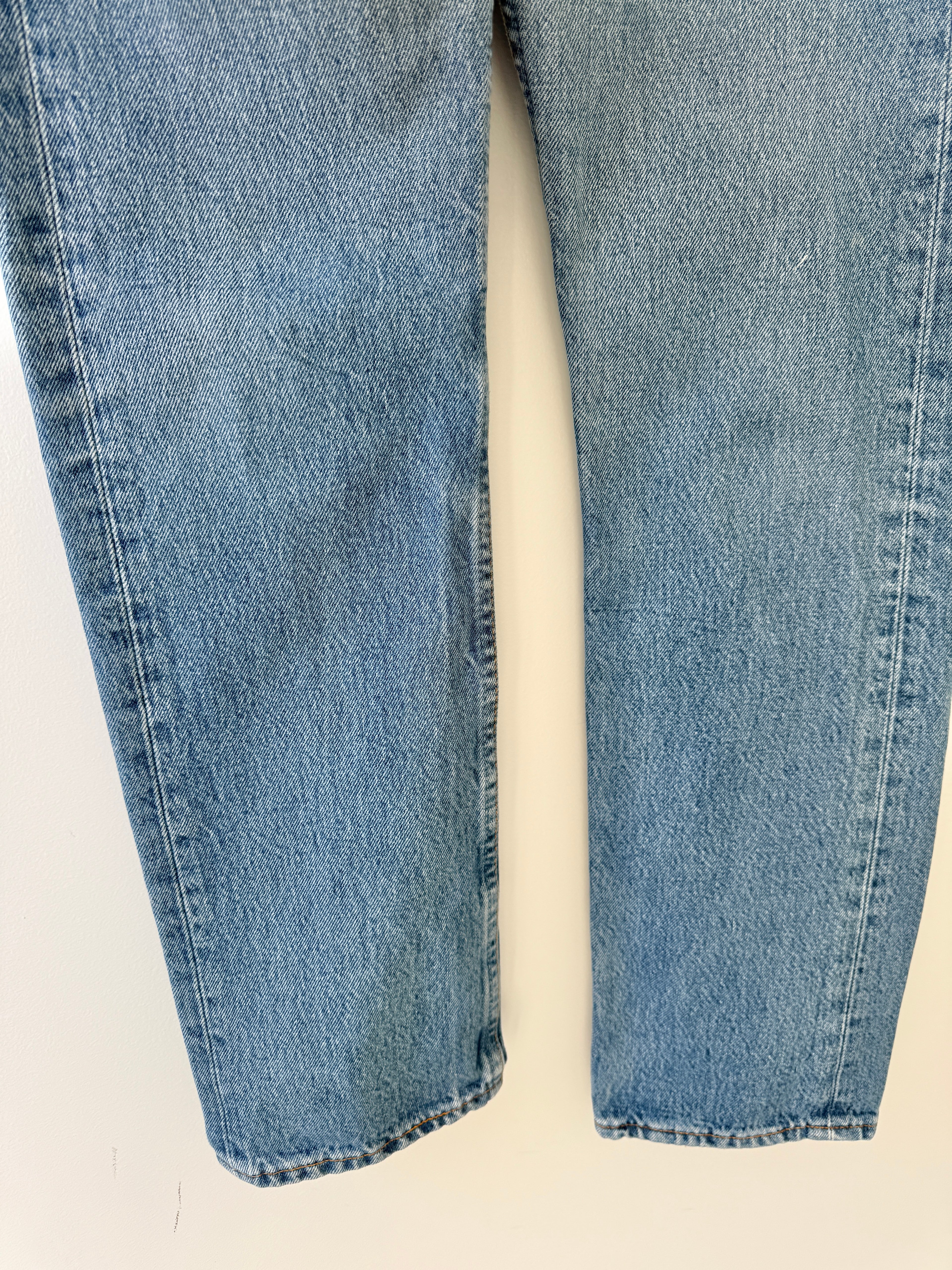 W24 L30 vintage Levis 501 23-24” medium blue 90s Levi’s 501s