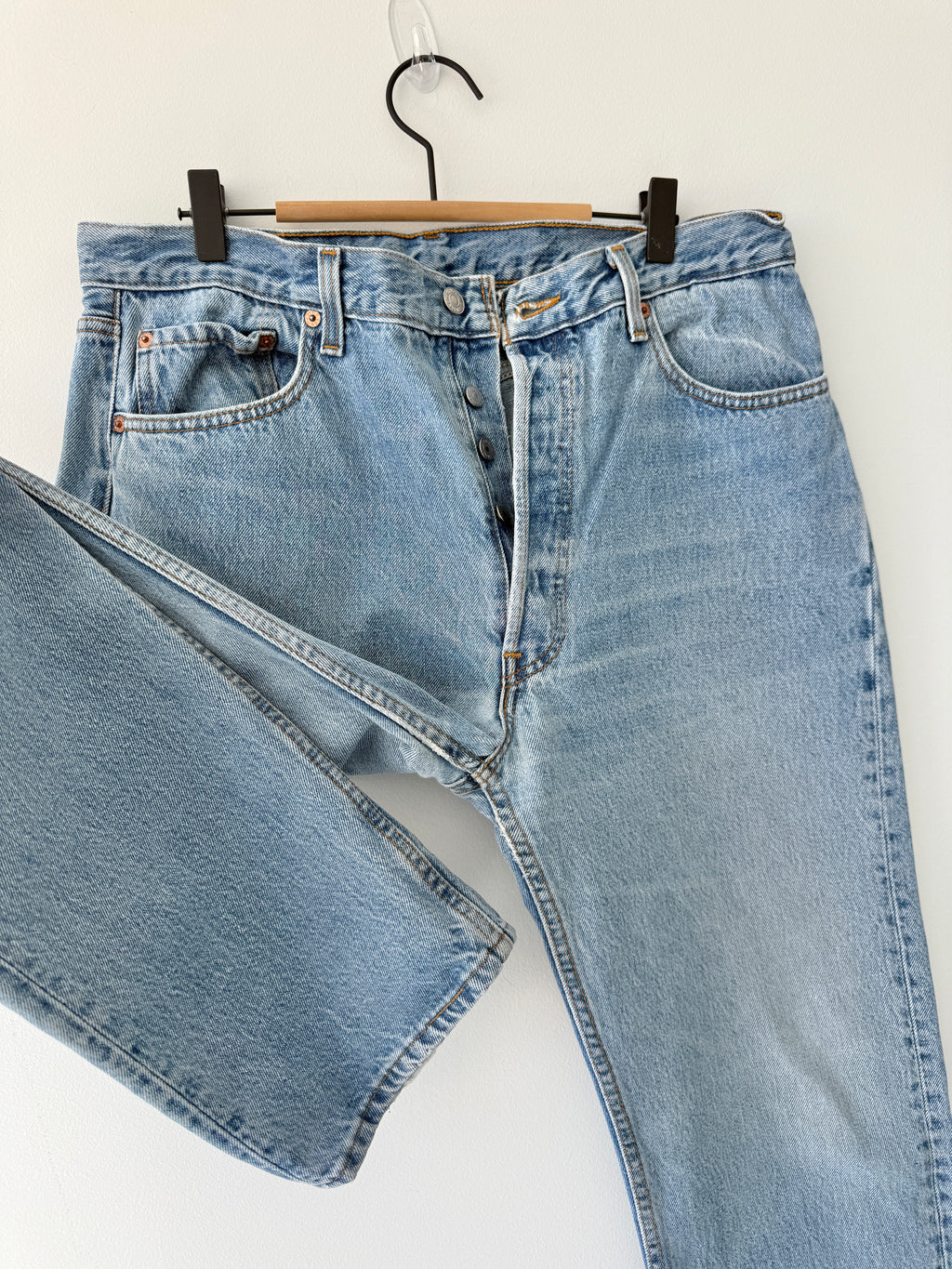 W33 L32 vintage Levis 501 32/33” measured waist medium blue 90s USA  501s