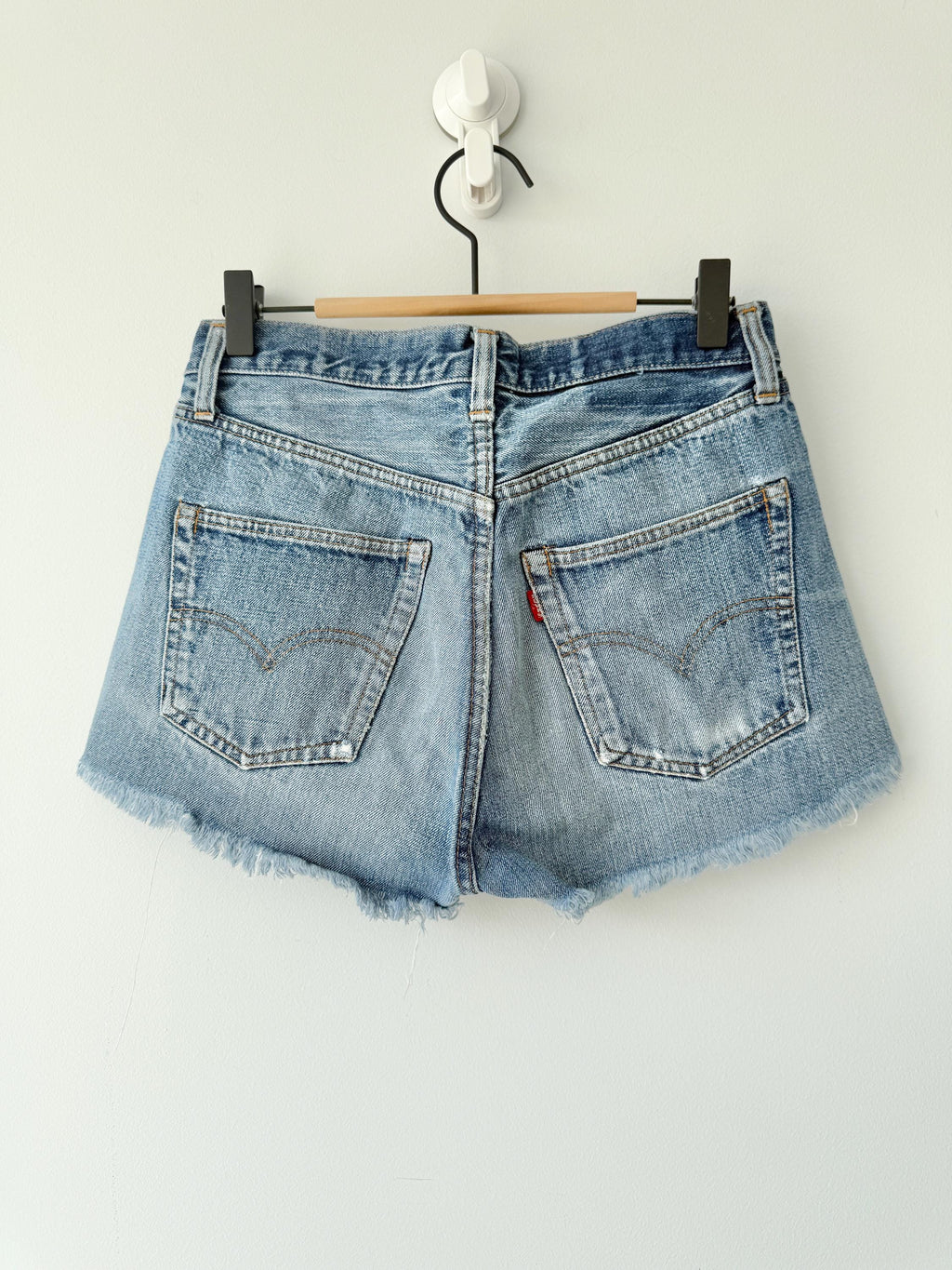 W27 selvedge Levis 501 vintage shorts 26-28” measured waist medium faded blue made in USA 70/80s